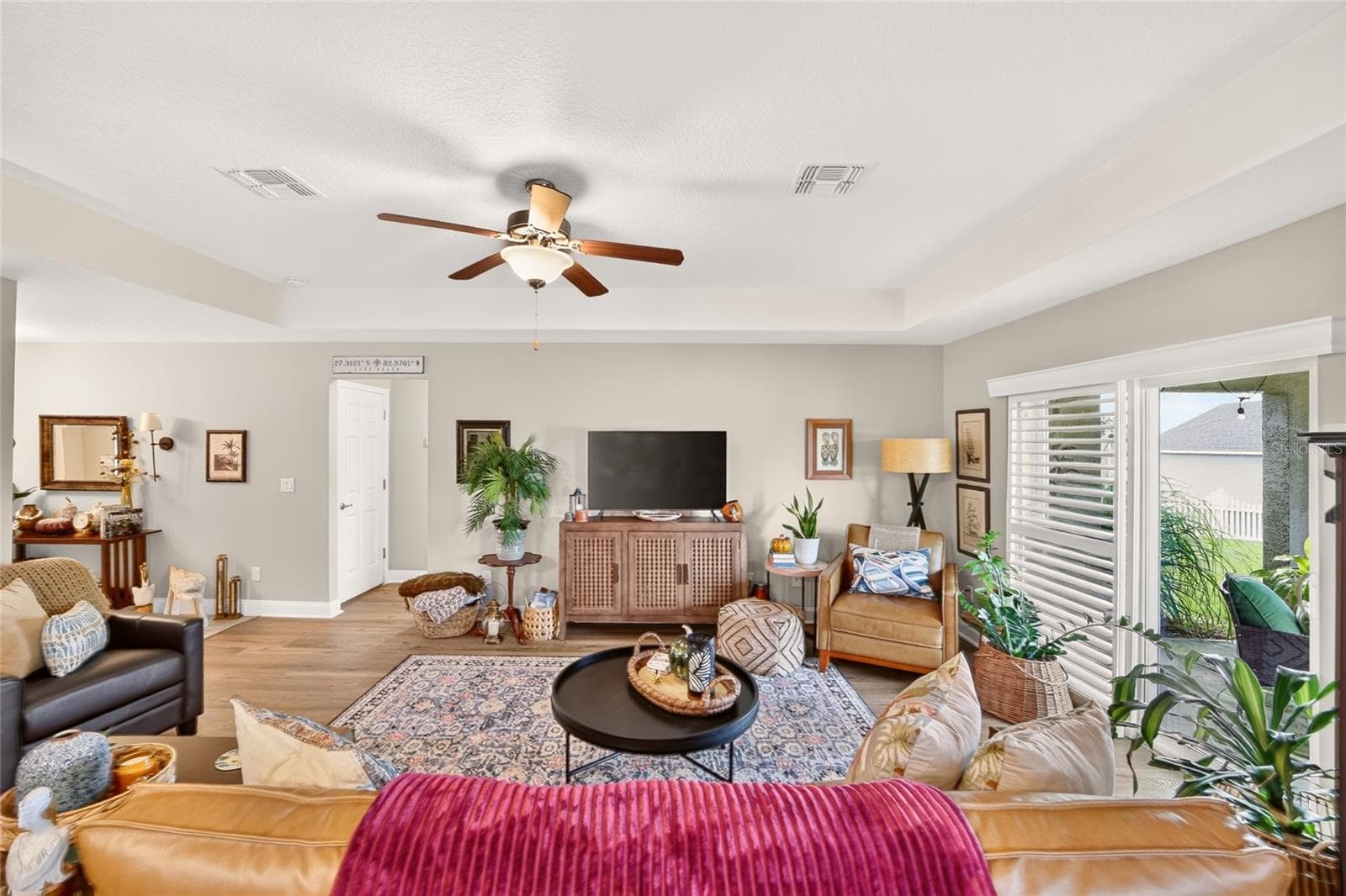 Living Room - 3464 N VONNEGUT PT, BEVERLY HILLS