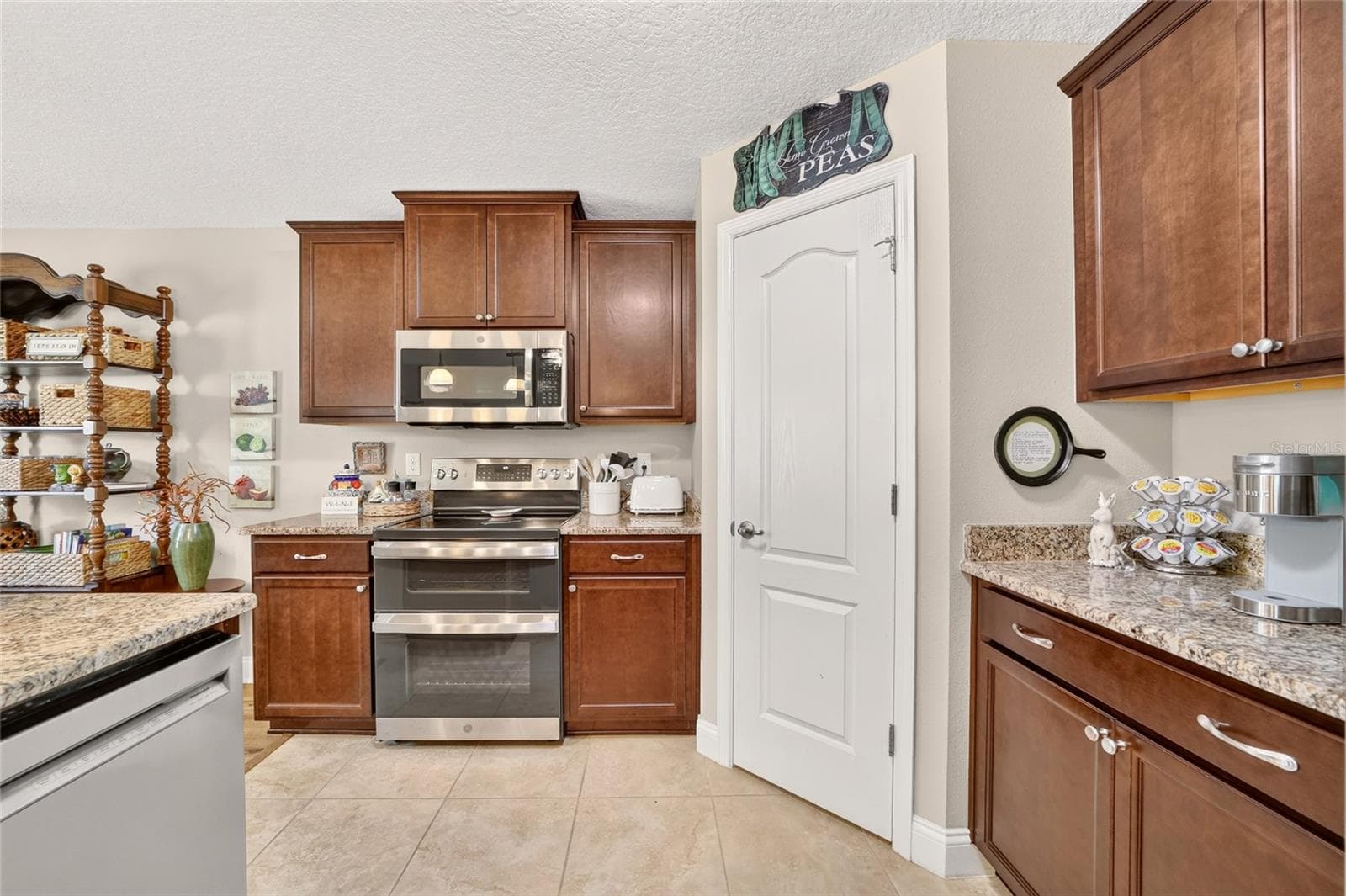 Single Family Residence at 3464 N VONNEGUT PT, BEVERLY HILLS, photo 25 of 58