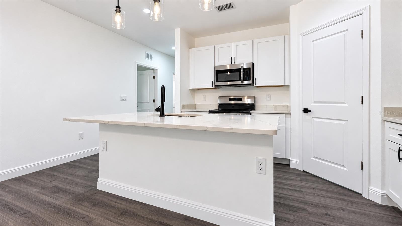 Single Family Residence at 1028 S TERRY AVE, LAKELAND, photo 5 of 22