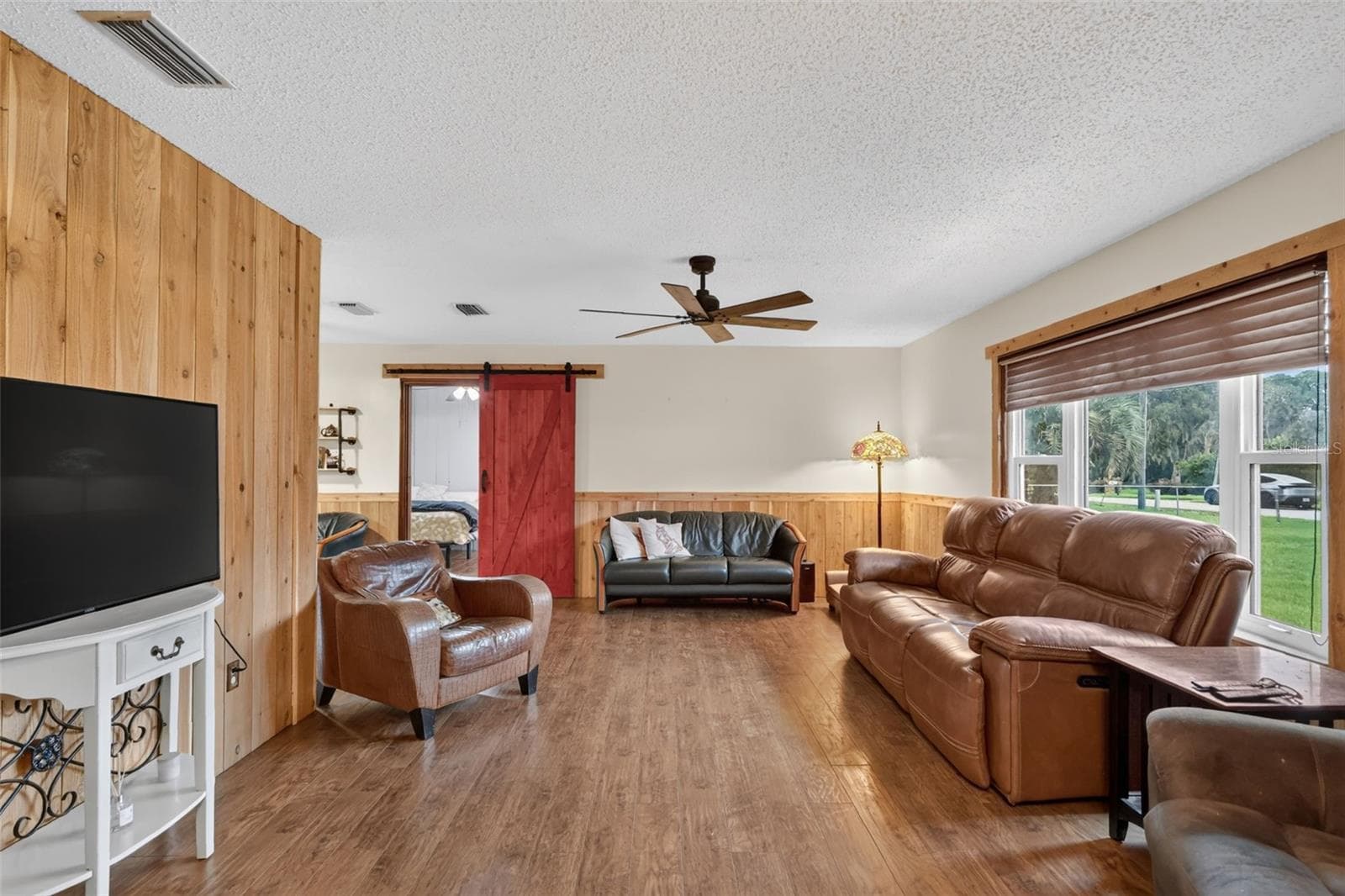 Single Family Residence at 11347 PINE RIDGE RD, LEESBURG, photo 4 of 54