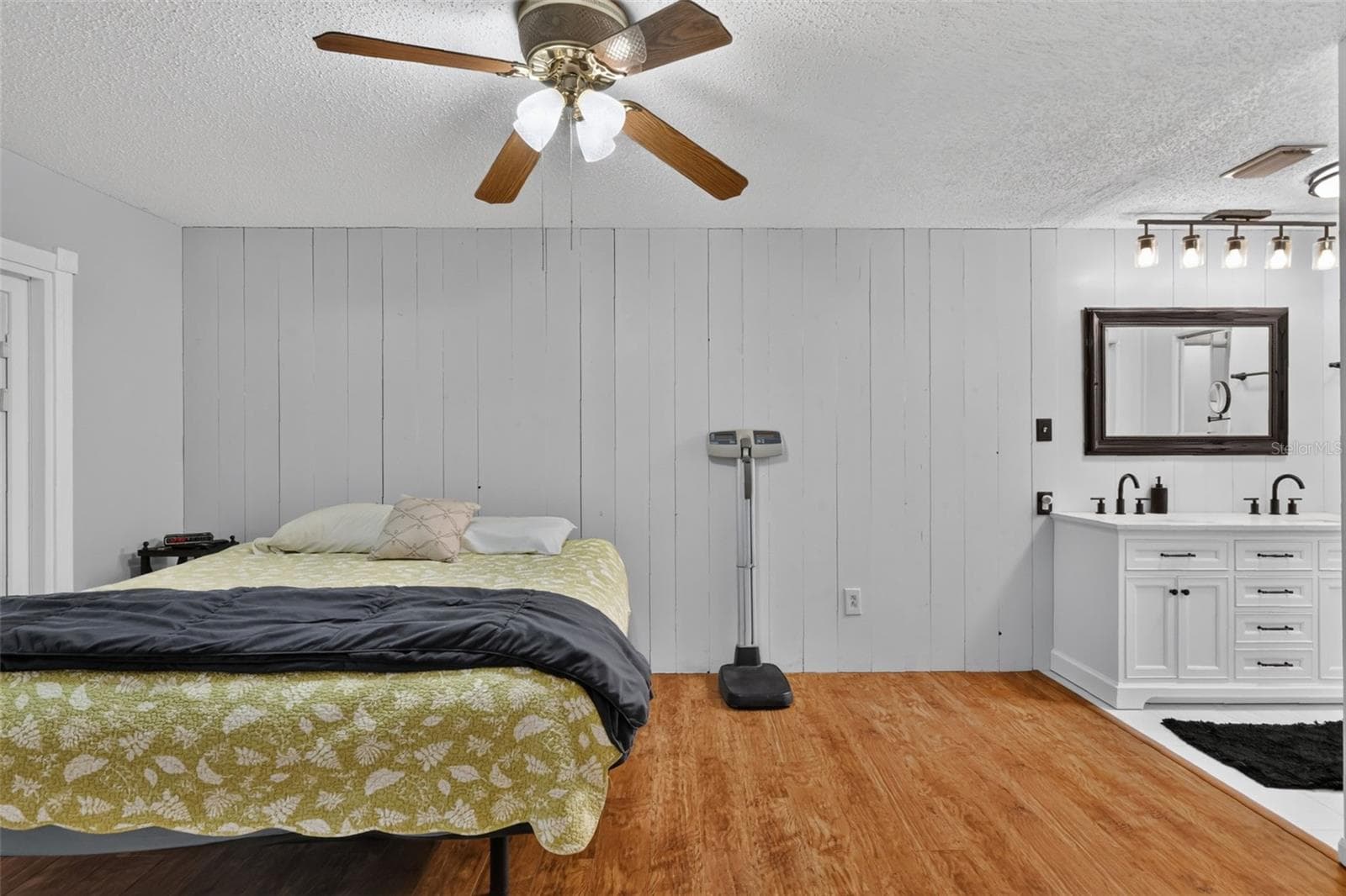 Single Family Residence at 11347 PINE RIDGE RD, LEESBURG, photo 18 of 54