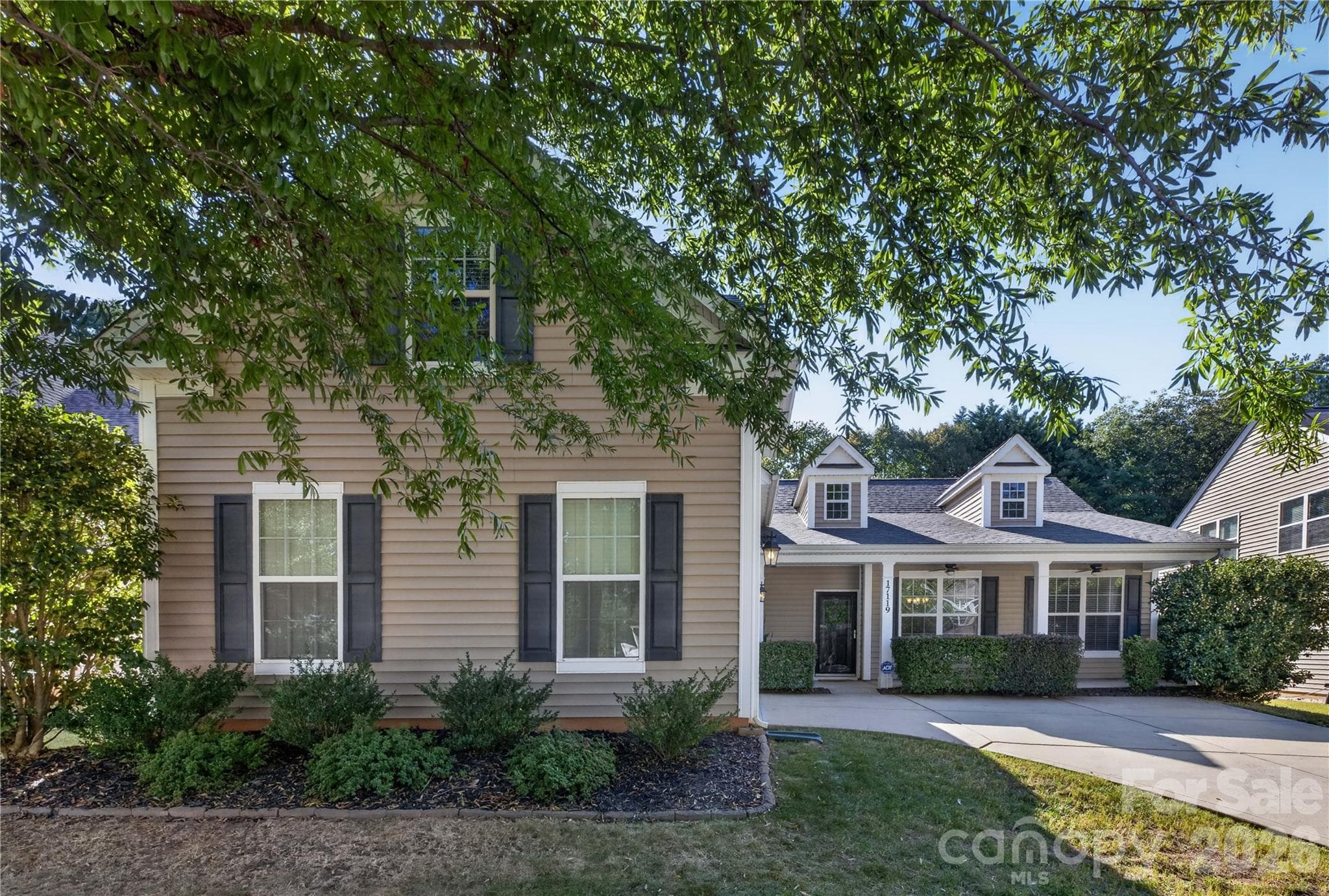 Single Family Residence at 17119 Caldwell Track Drive, Huntersville, photo 3 of 47