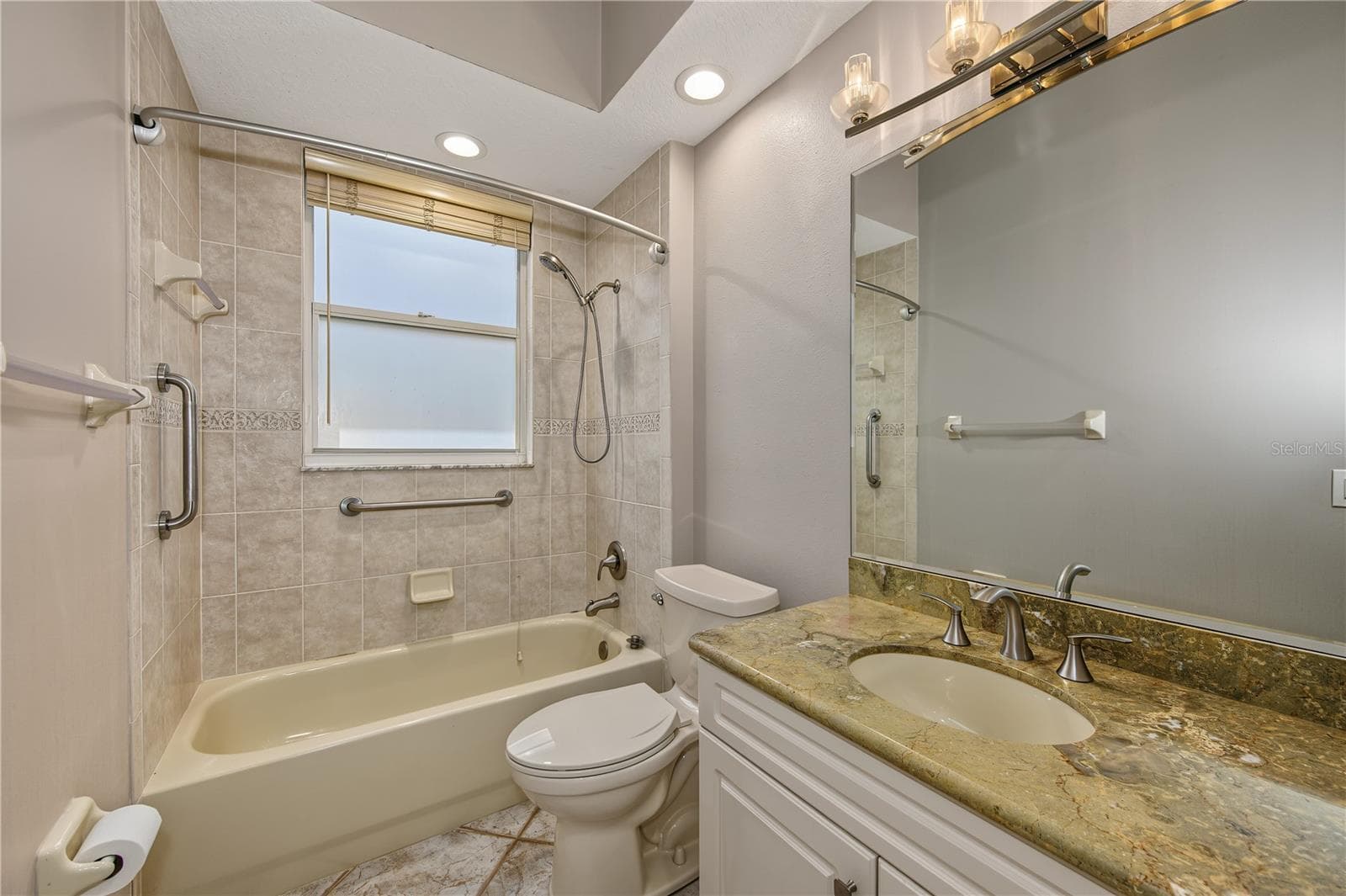 Main Bathroom - 4008 SILK OAK LN, PALM HARBOR
