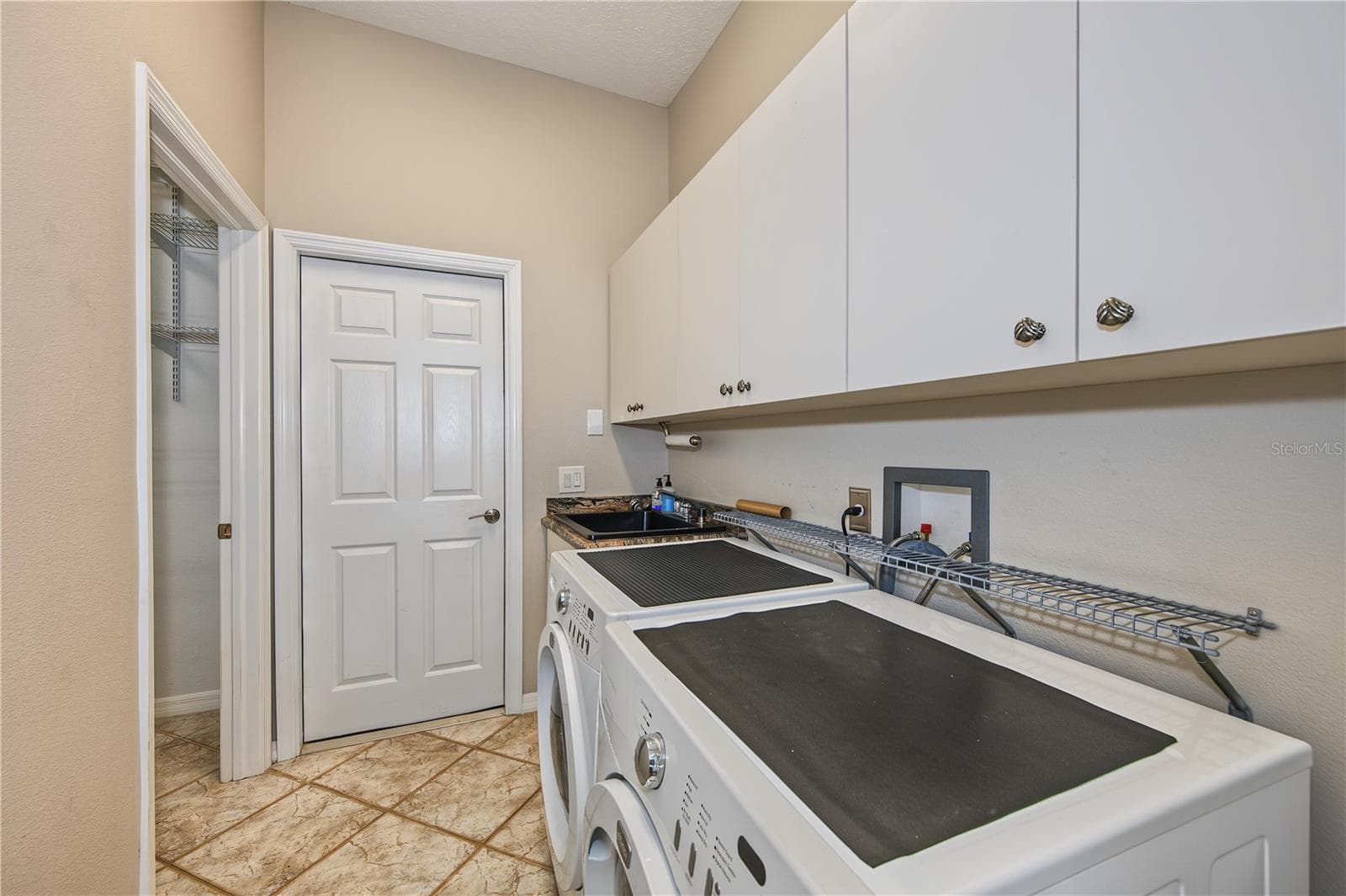 Laundry Room w/set-tub - 4008 SILK OAK LN, PALM HARBOR
