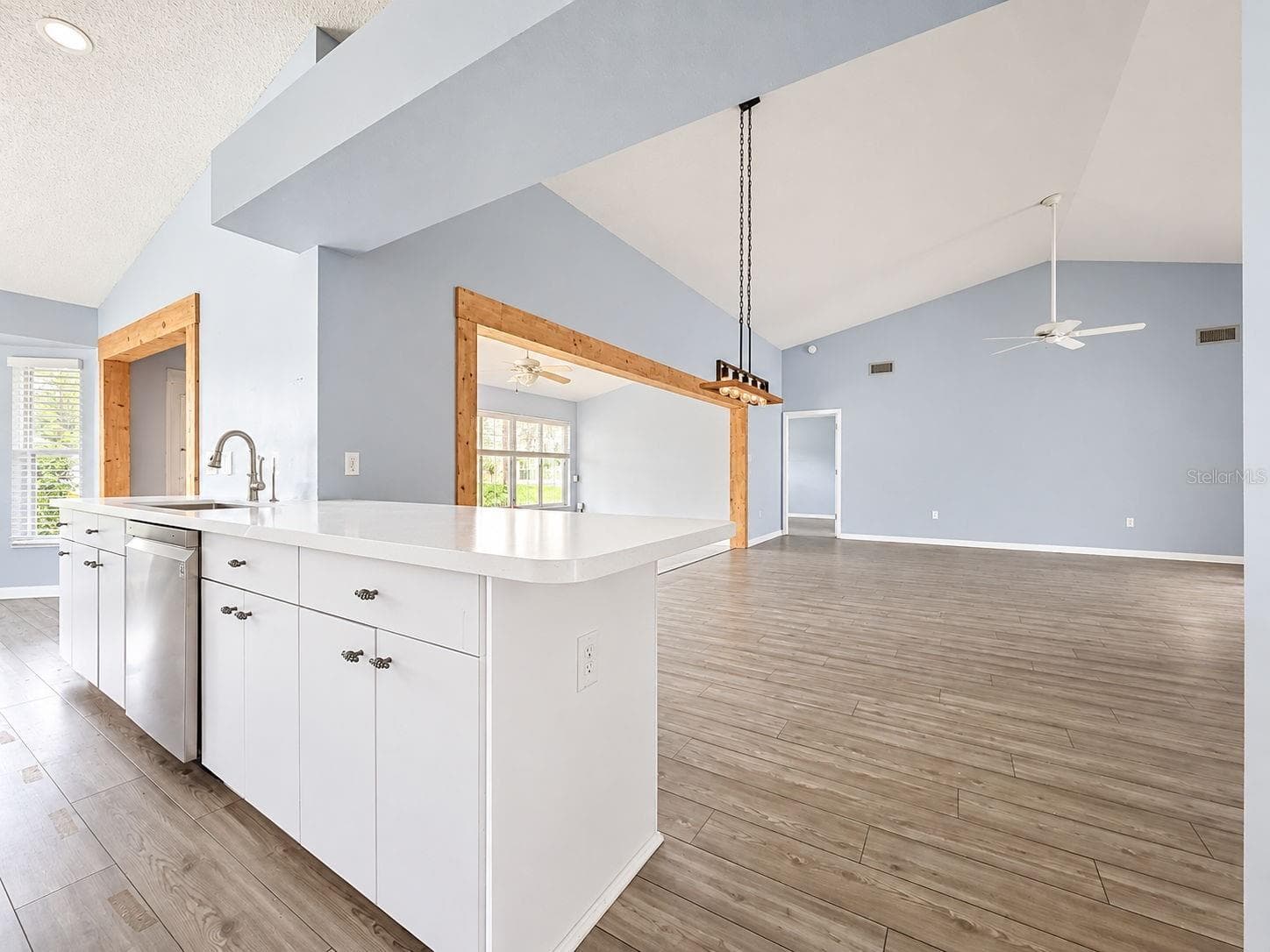 Villa at 18709 SUMMERSONG DR, HUDSON, photo 11 of 52