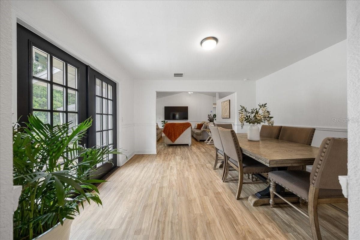 Natural Light in this dining room - 14871 SE 41ST CT, SUMMERFIELD