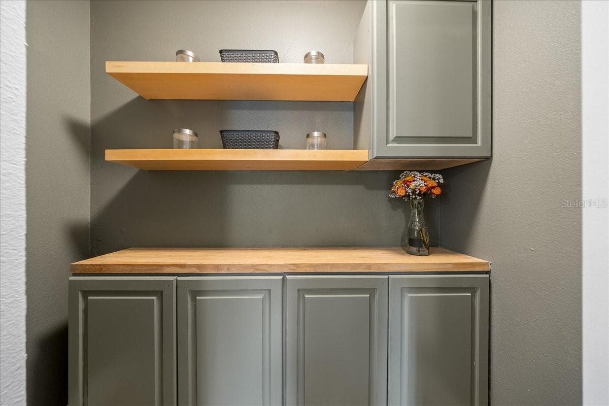 CUTE Pantry! - 14871 SE 41ST CT, SUMMERFIELD