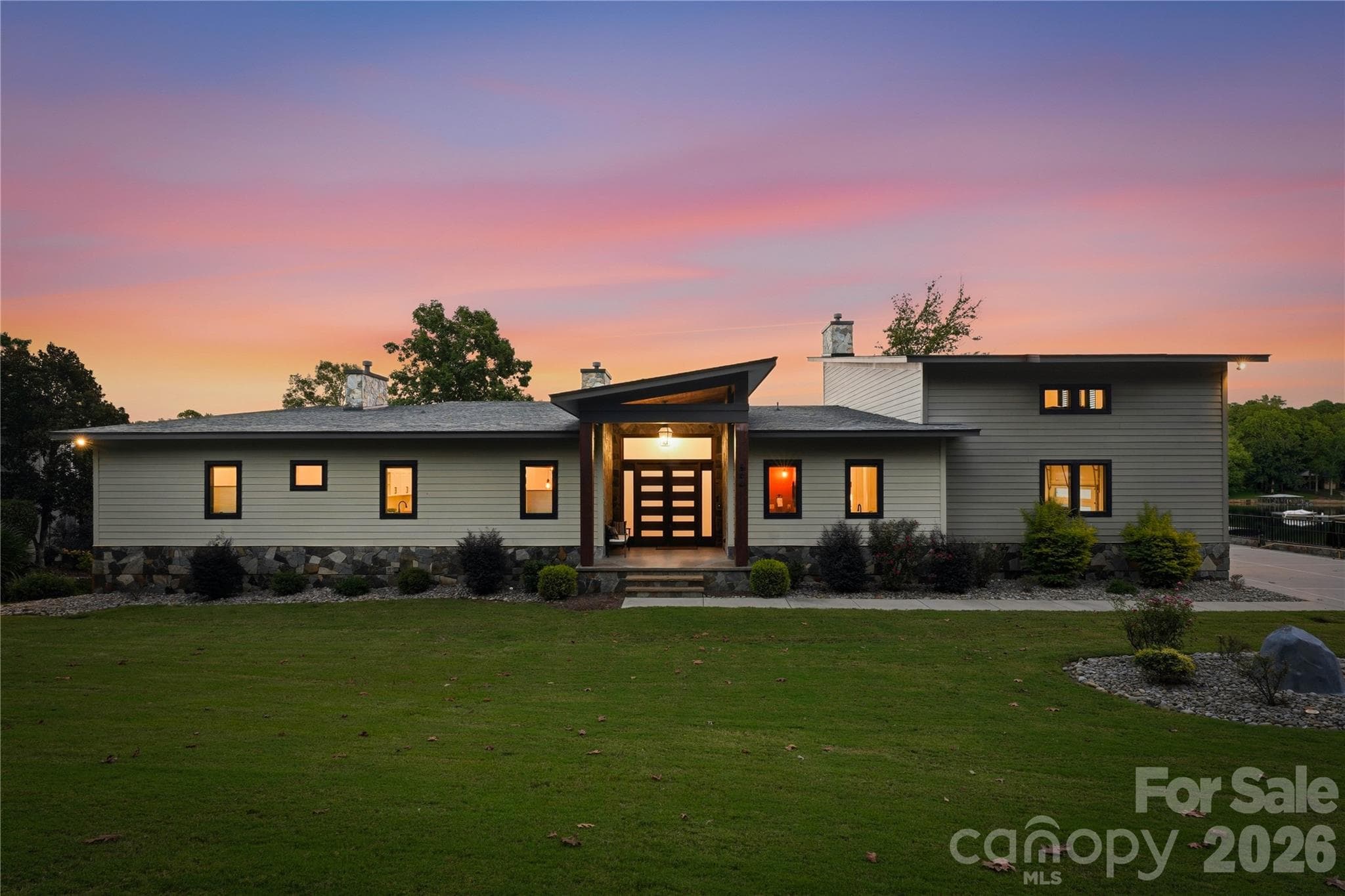 Single Family Residence at 644 Normandy Road, Mooresville, photo 3 of 48