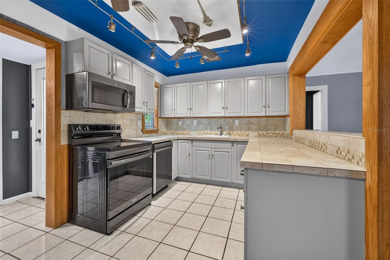 Single Family Residence at 3201 11TH AVE N, ST PETERSBURG, photo 8 of 24
