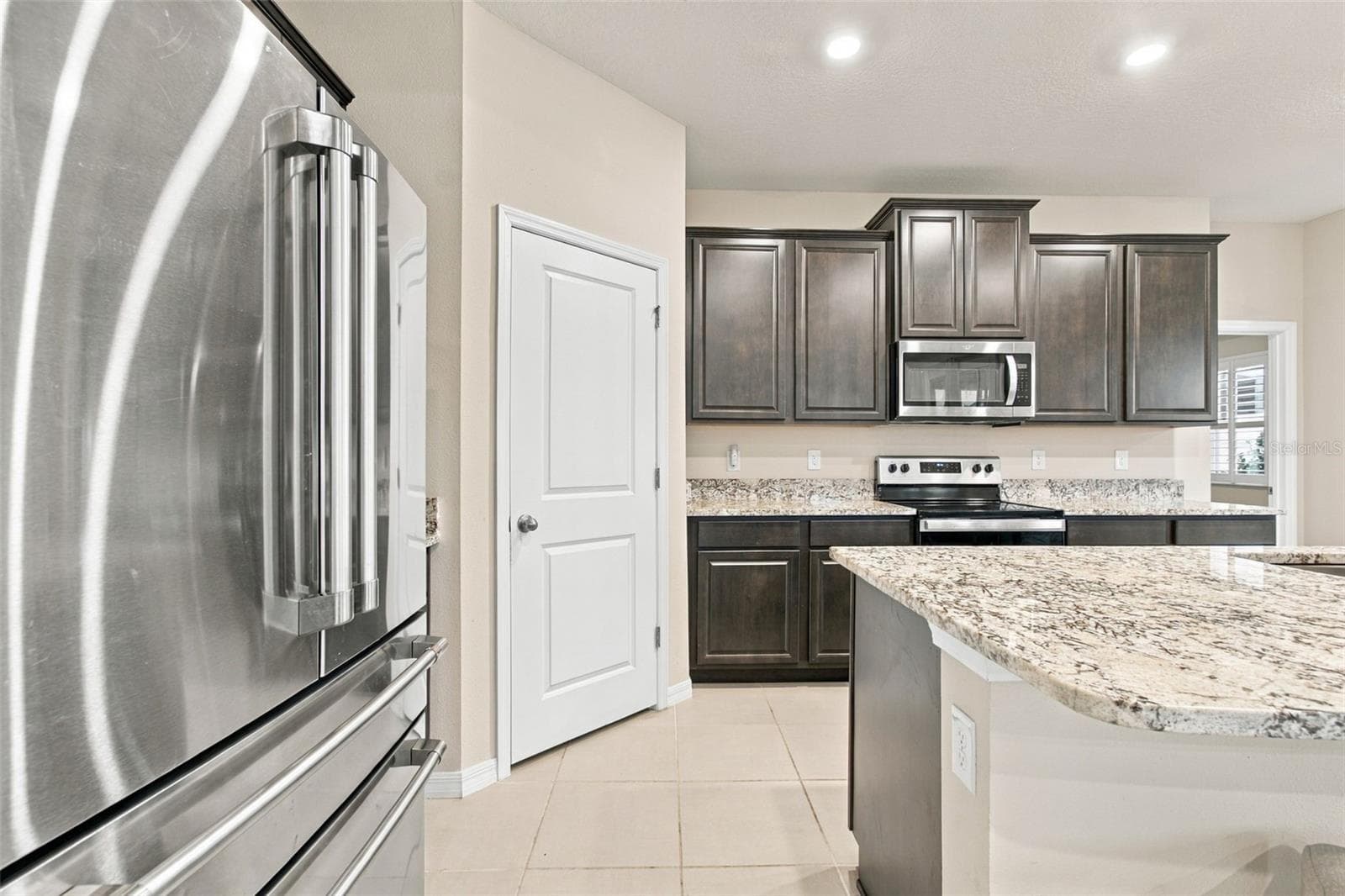 Stainless appliances - 32337 CONCHSHELL SAIL ST, WESLEY CHAPEL
