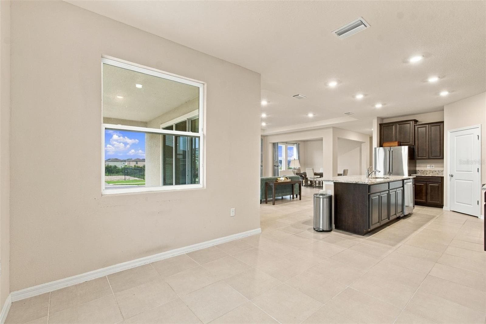 Facing kitchen from kitchenette - 32337 CONCHSHELL SAIL ST, WESLEY CHAPEL