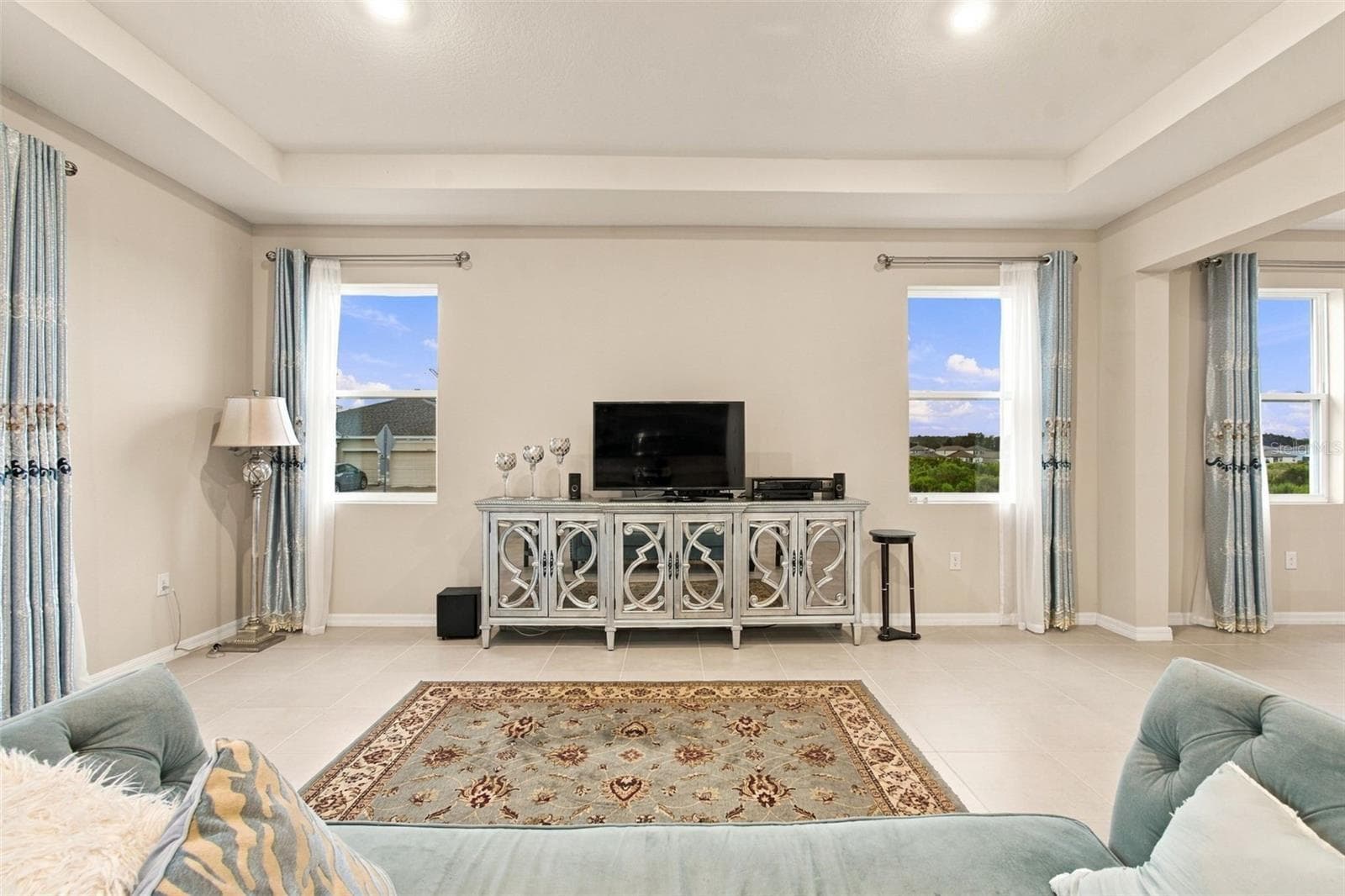 Extra windows to let that Florida sun in! - 32337 CONCHSHELL SAIL ST, WESLEY CHAPEL