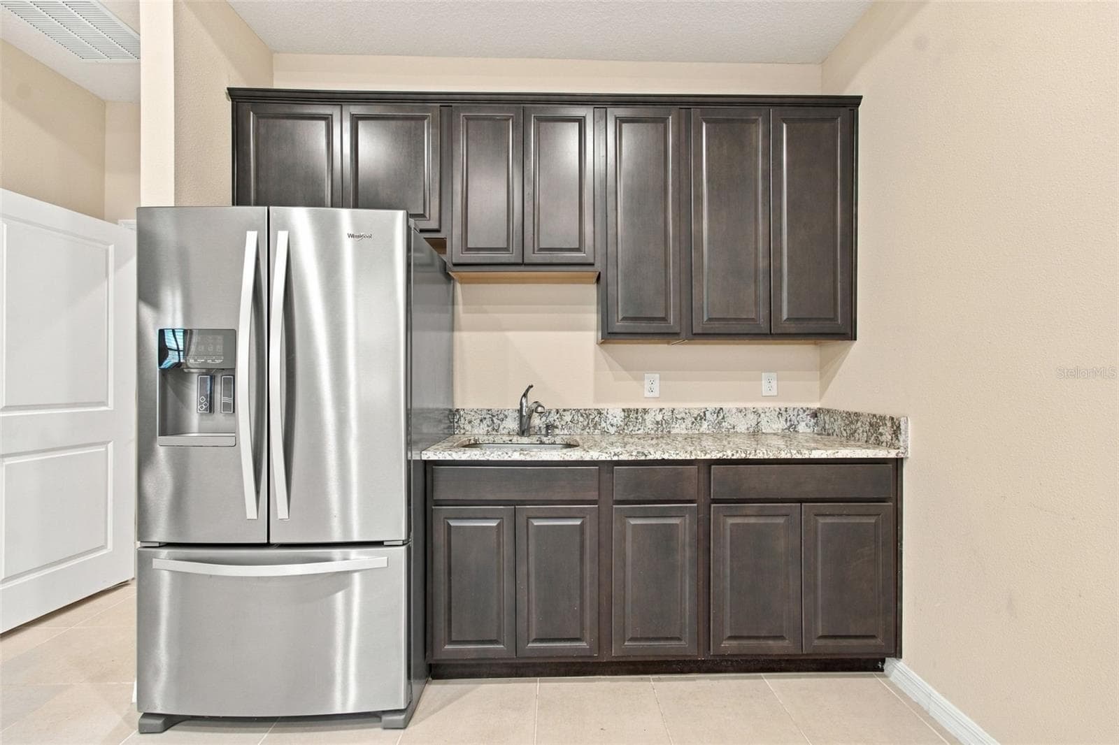 In law suite kitchenette - 32337 CONCHSHELL SAIL ST, WESLEY CHAPEL