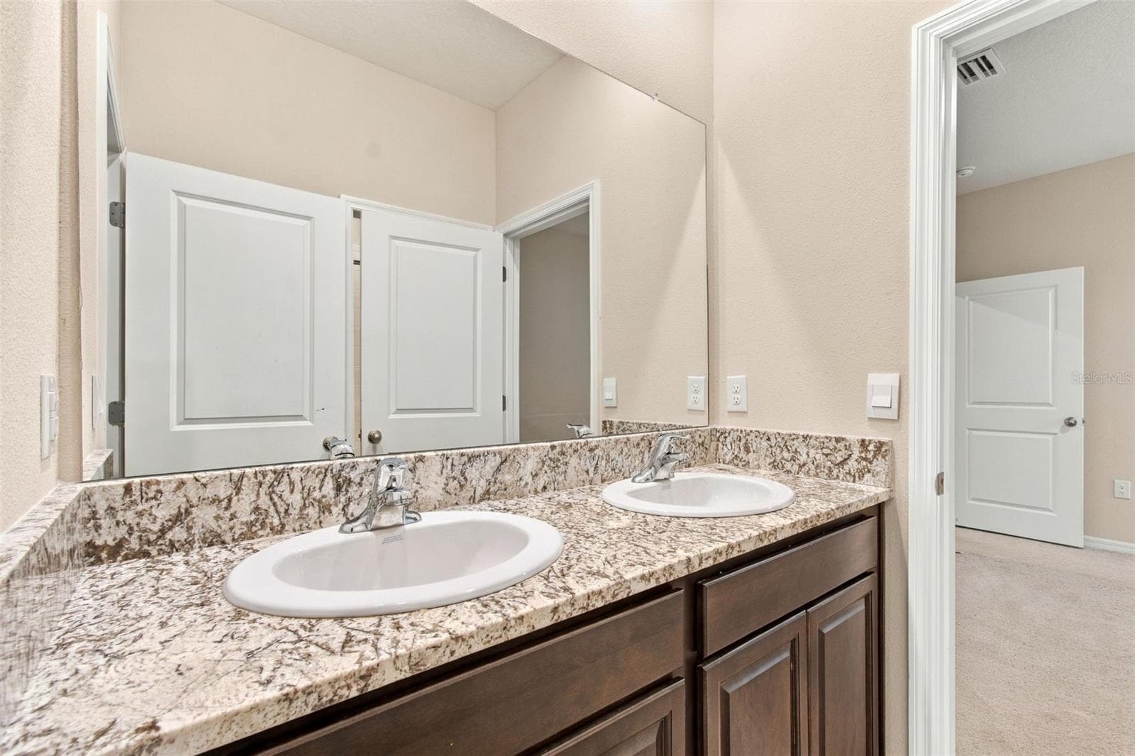 Jack-n-Jill bathroom - 32337 CONCHSHELL SAIL ST, WESLEY CHAPEL