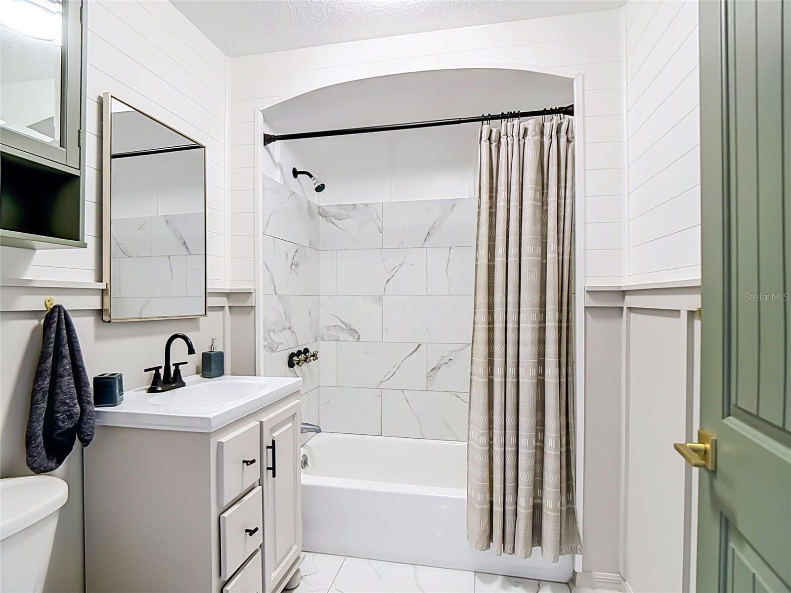 Guest full bath - 166 CATFISH ST, HAINES CITY