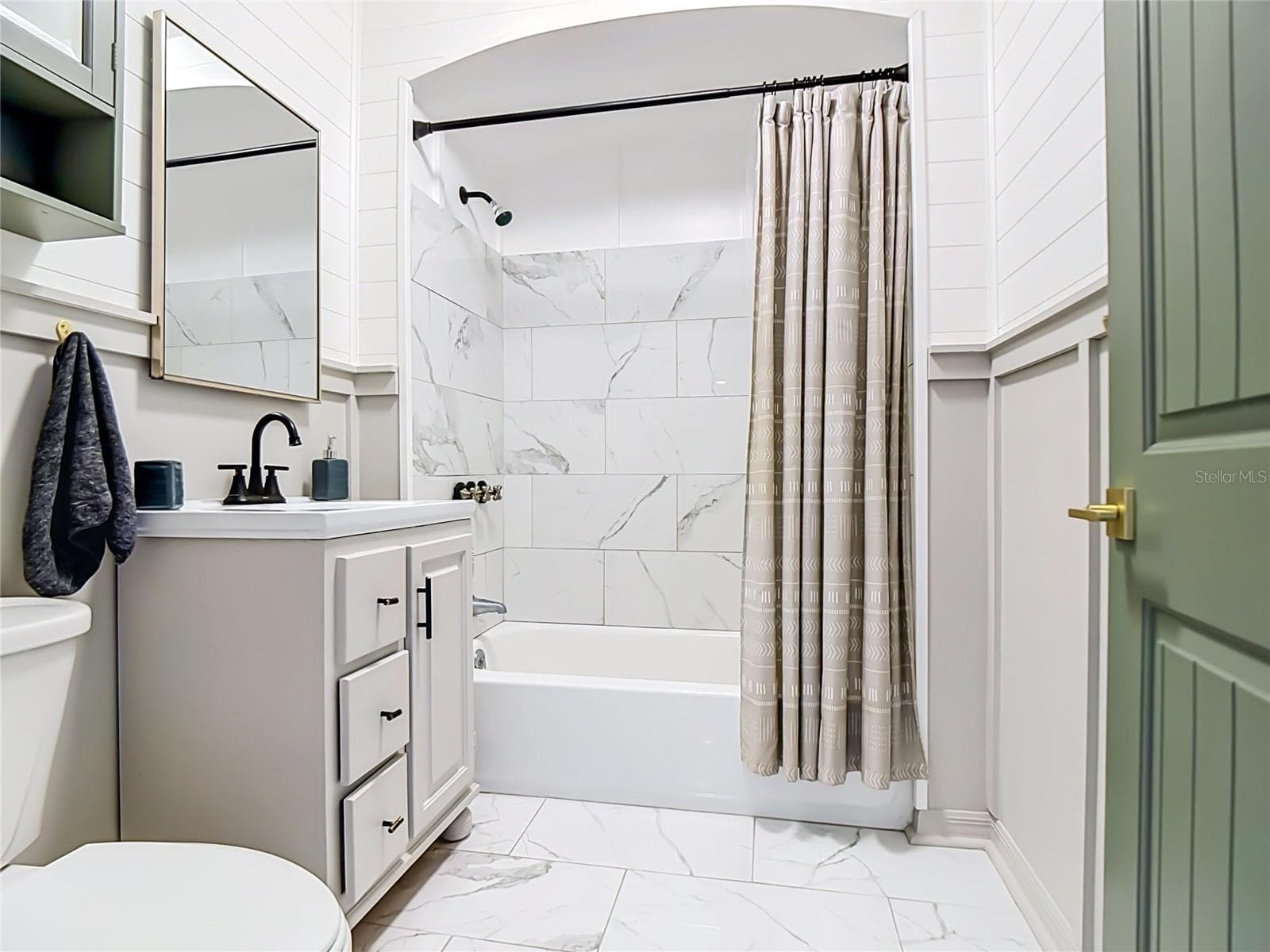 Guest full bath - 166 CATFISH ST, HAINES CITY