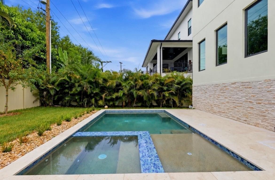 Single Family Residence at 502 E DAVIS BLVD, TAMPA, photo 62 of 80