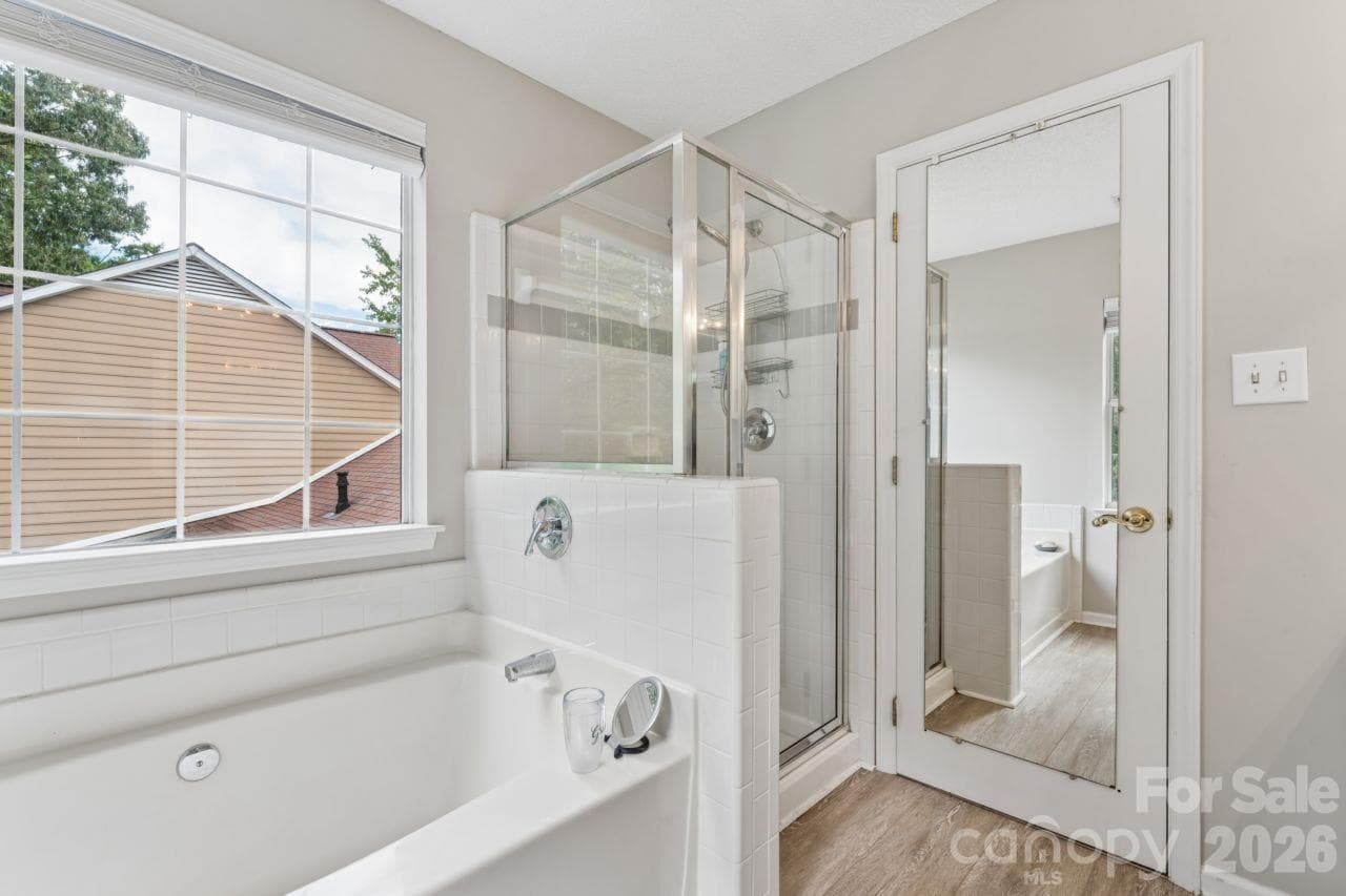 07 Master Ensuite Bath - 17100 Grenache Court, Cornelius