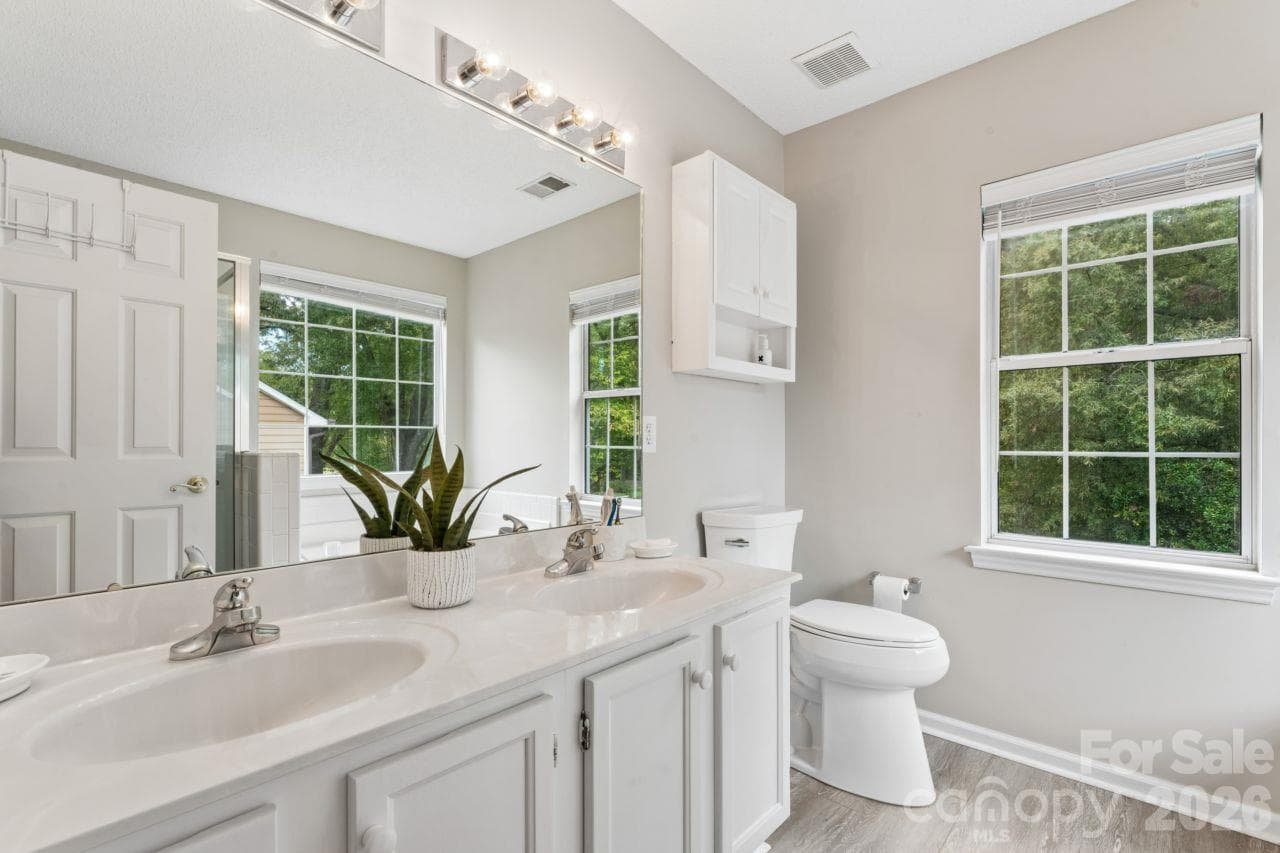 08 Master Ensuite Bath - 17100 Grenache Court, Cornelius