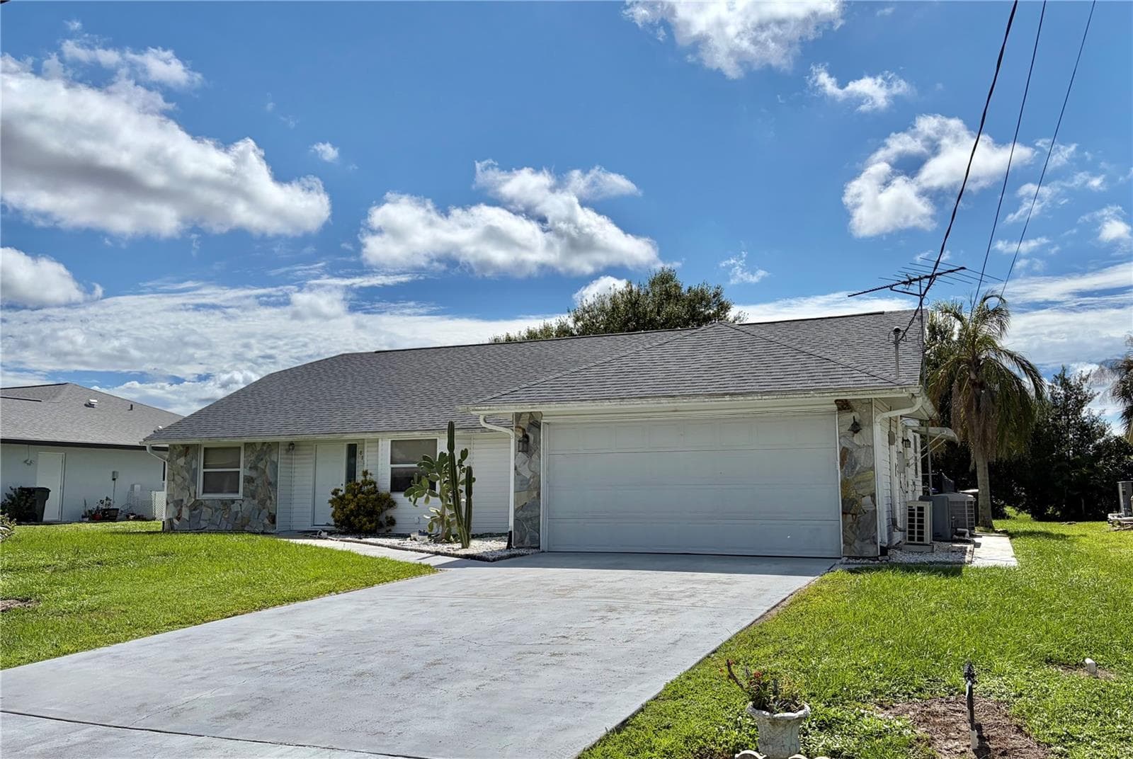 Two-car Garage - 8123 BESSEMER AVE, NORTH PORT