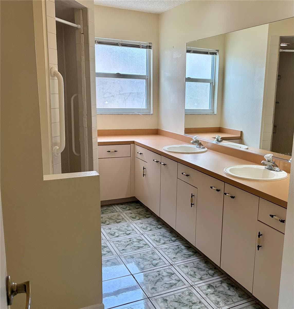 Primary Bath with Dual Sinks, Vanities - 8123 BESSEMER AVE, NORTH PORT
