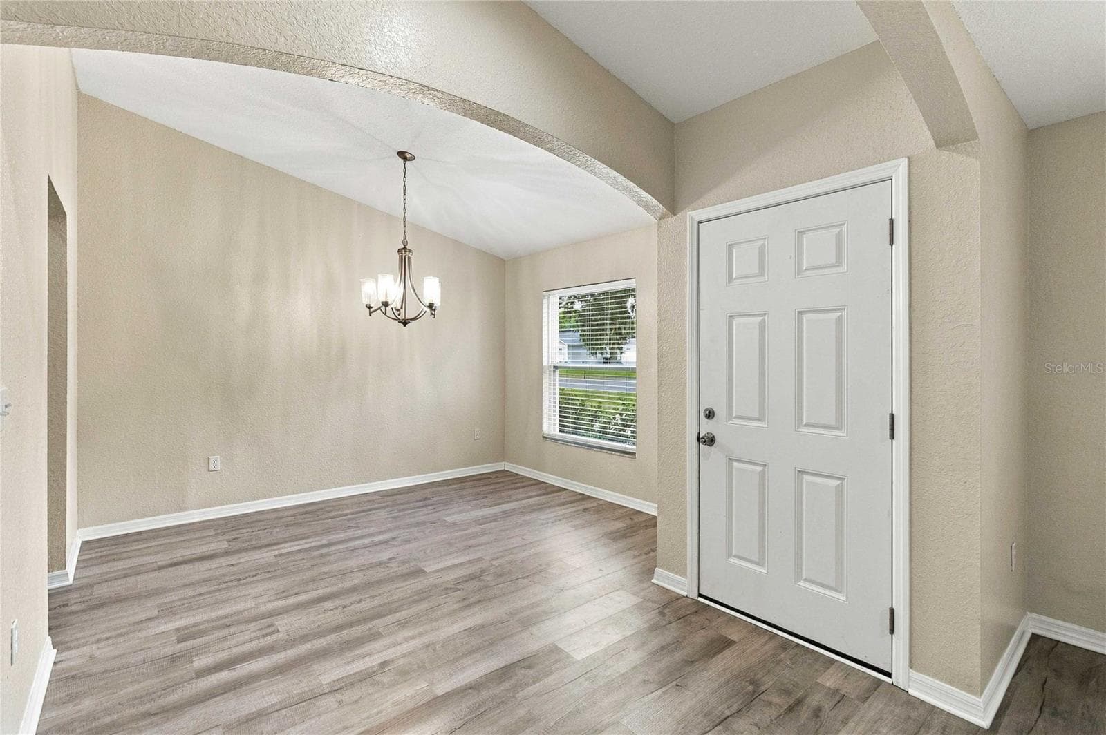 Single Family Residence at 2755 ABBEY AVE, ORLANDO, photo 2 of 20