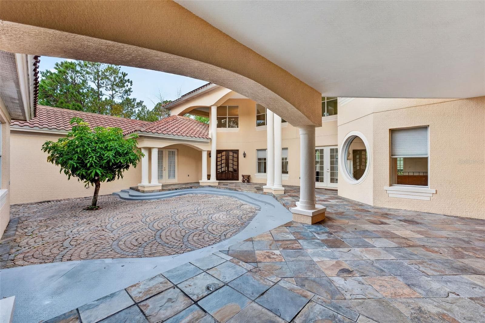 Courtyard 1 - 779 E CHAPMAN RD, OVIEDO