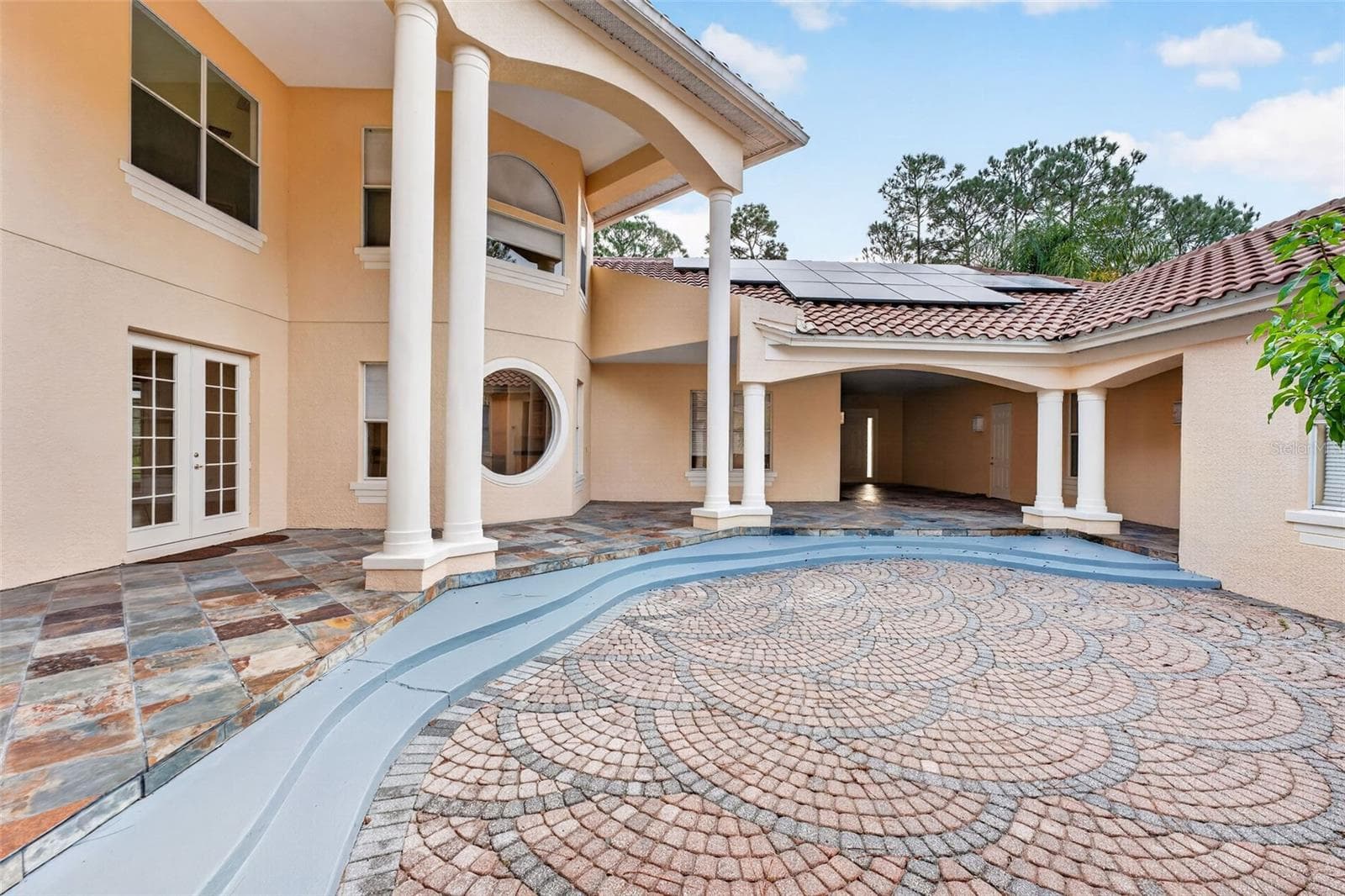 Courtyard 2 - 779 E CHAPMAN RD, OVIEDO