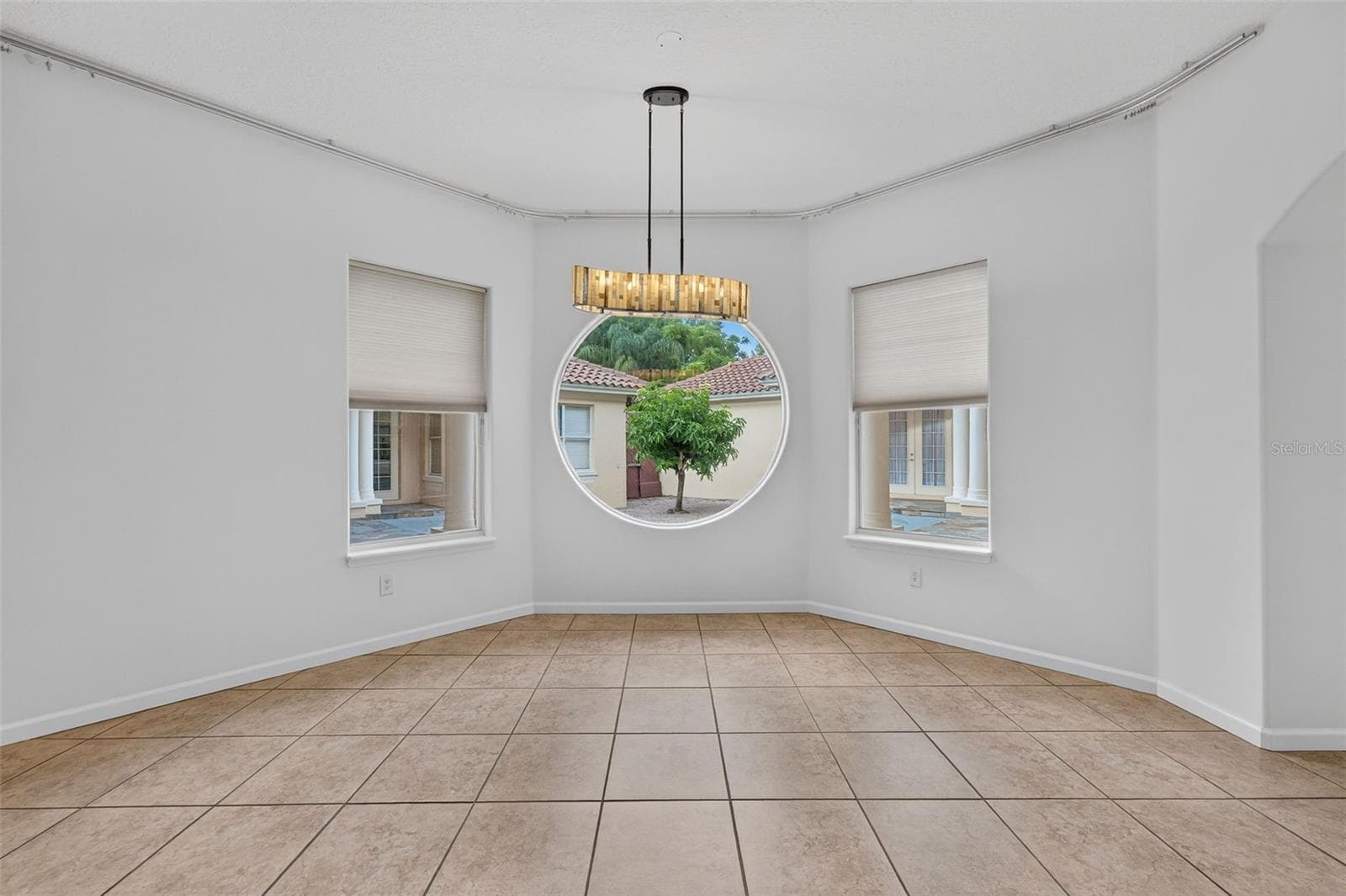 Breakfast Nook - 779 E CHAPMAN RD, OVIEDO