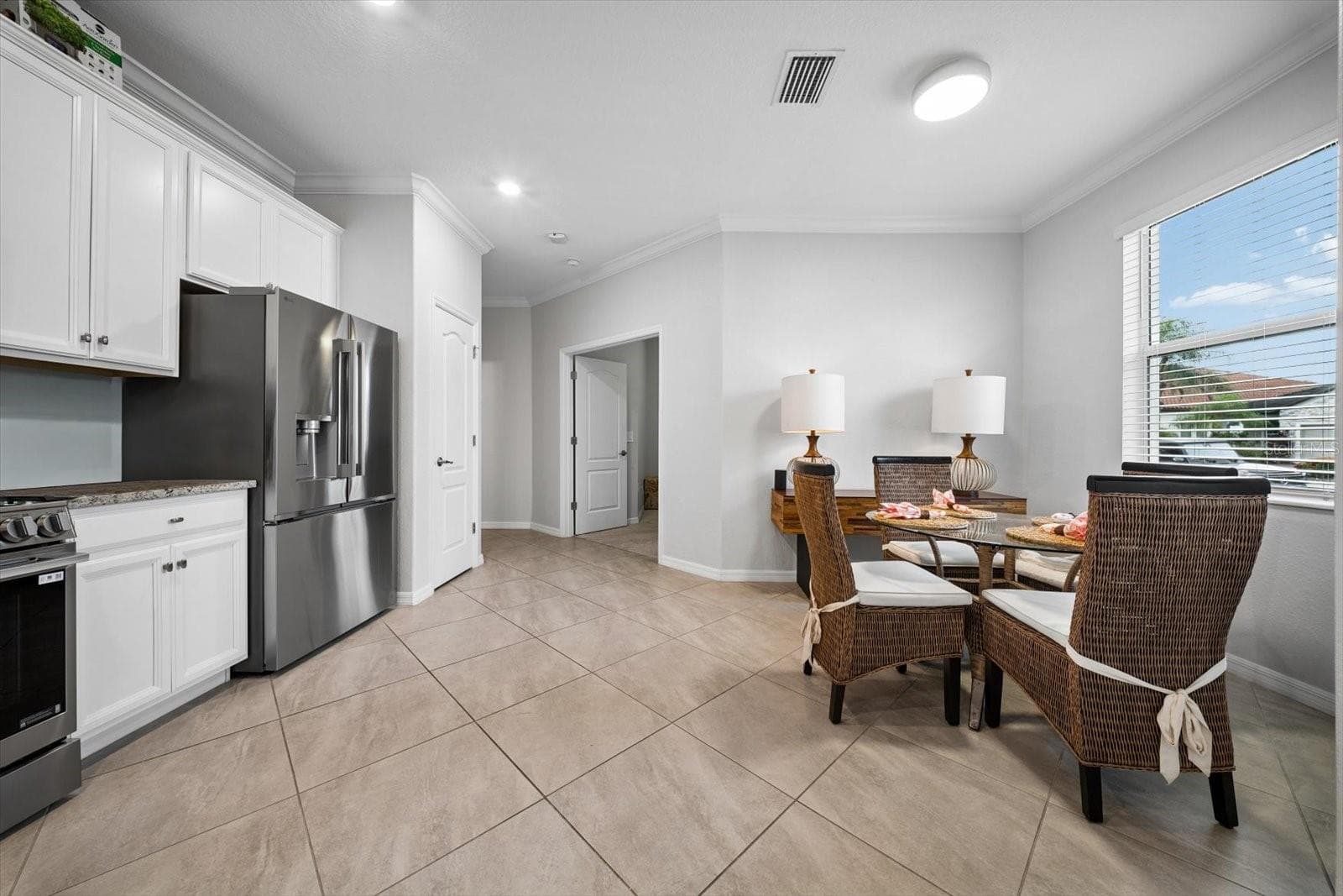 TILE THROUGHOUT LIVING AREAS - 2324 SPRINGHAVEN LN, LAKEWOOD RANCH