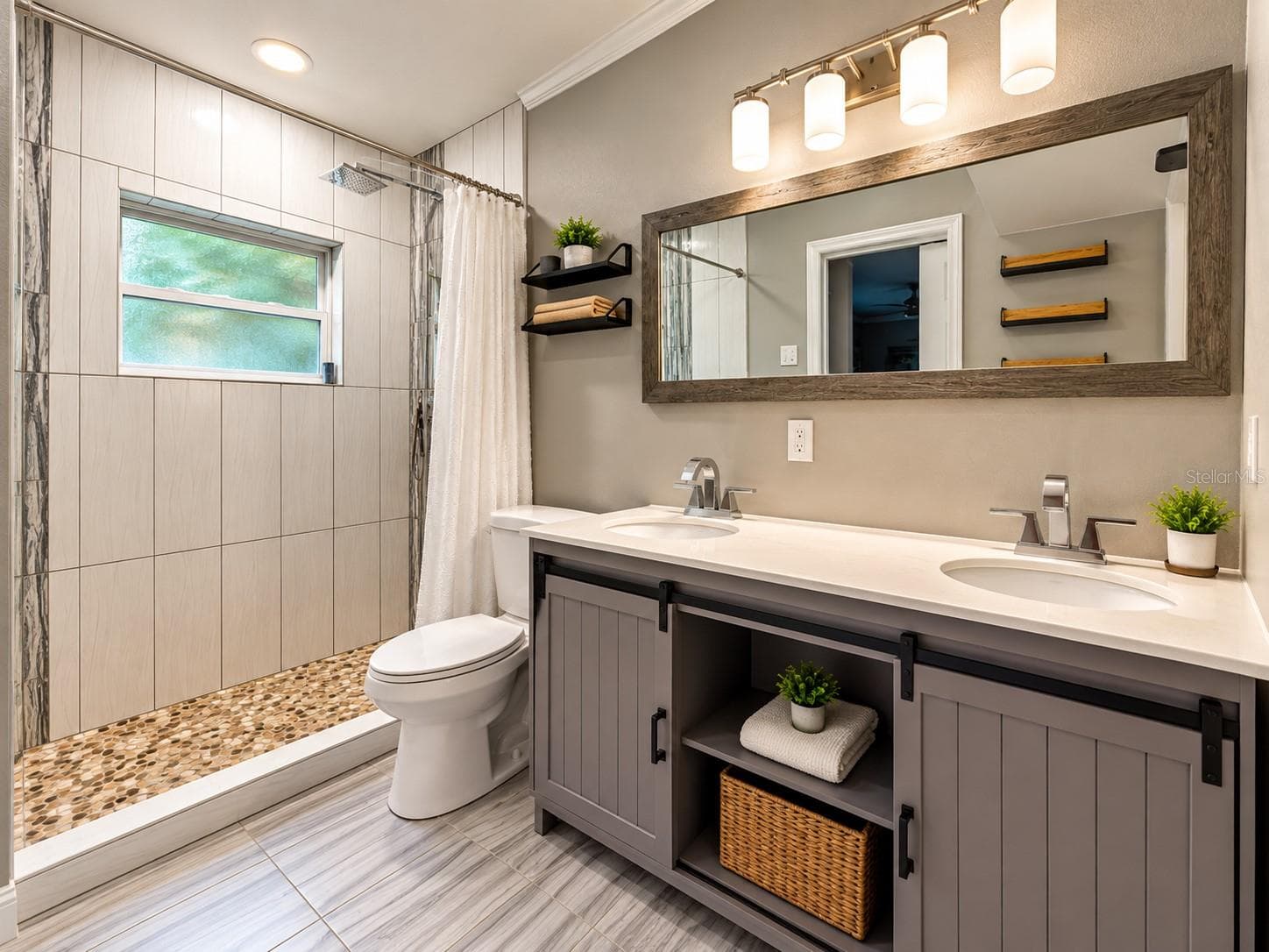 Master Bathroom - 1300 S DEWEY ST, EUSTIS