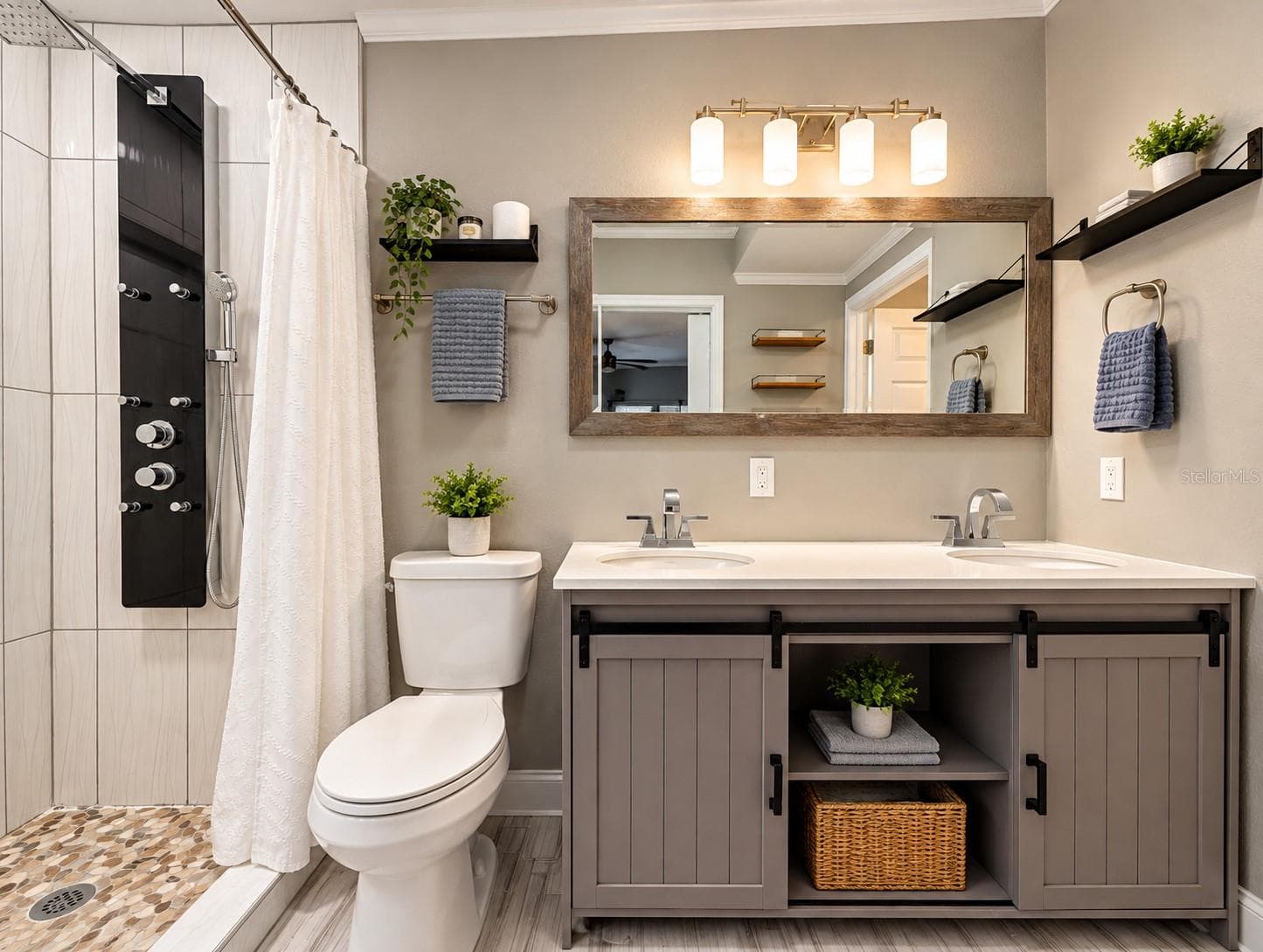 Master Bathroom - 1300 S DEWEY ST, EUSTIS