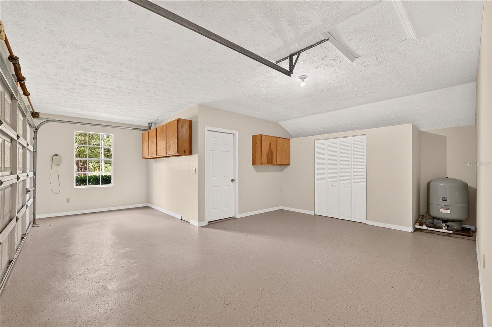 2 car garage with bonus/office taking up one corner - 6542 SW COUNTY RD 100A, STARKE