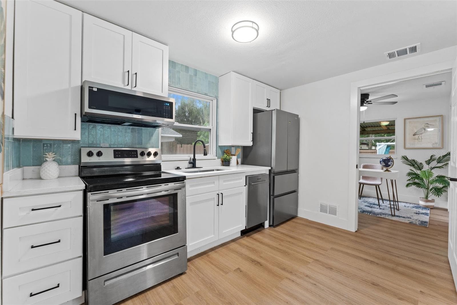 Single Family Residence at 3820 40TH AVE N, ST PETERSBURG, photo 5 of 26