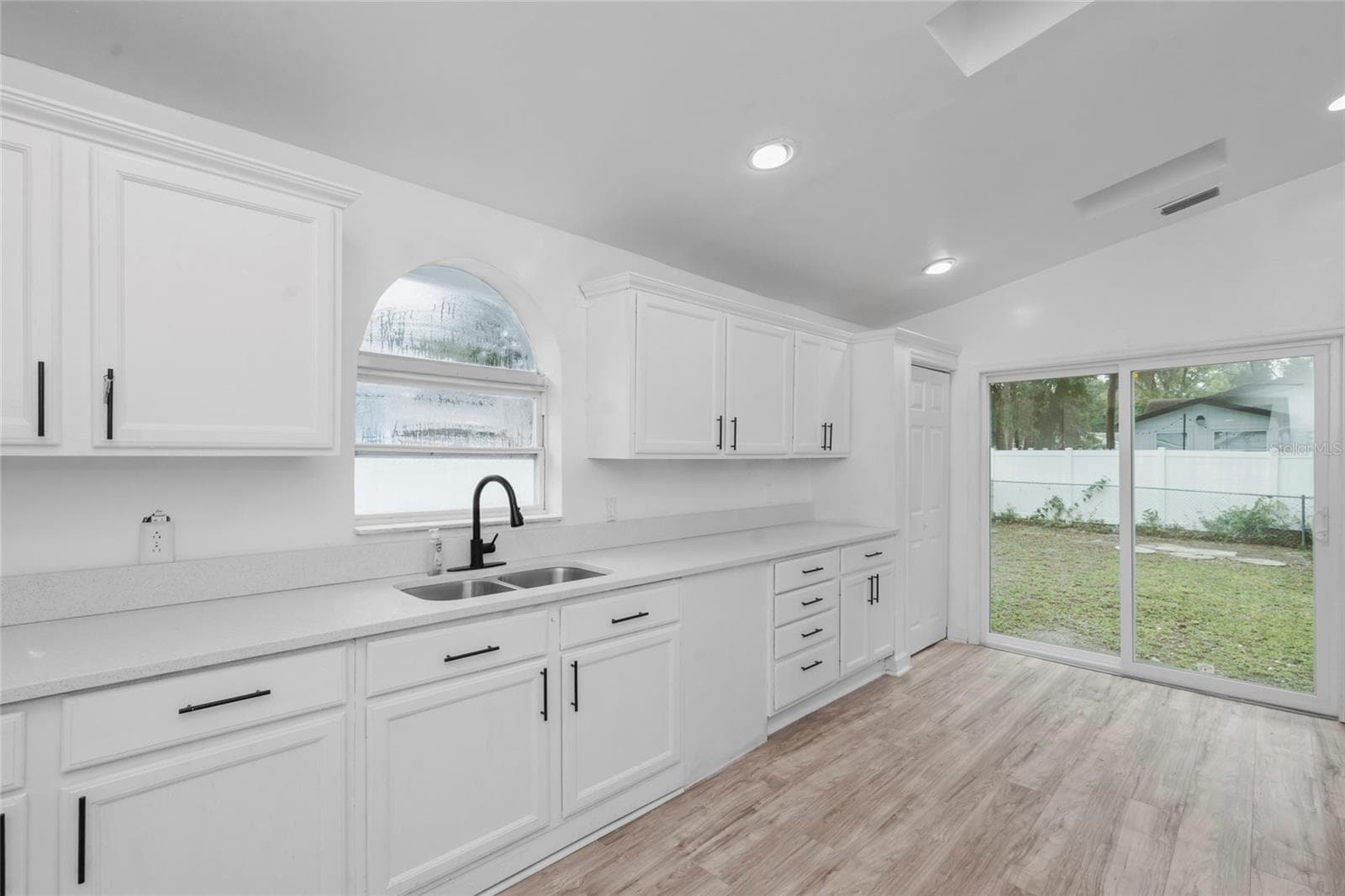 Single Family Residence at 8021 N EDISON AVE, TAMPA, photo 4 of 37