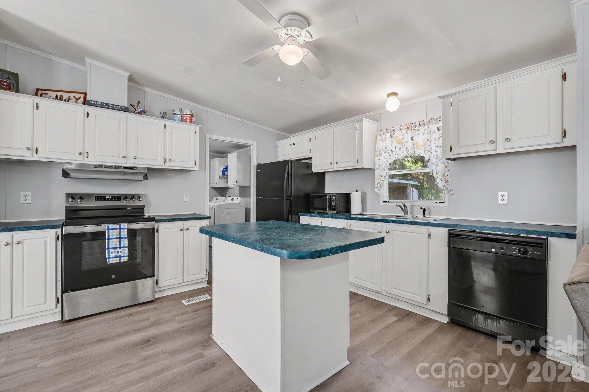 Single Family Residence at 4833 Maralane Trail, Denver, photo 15 of 37