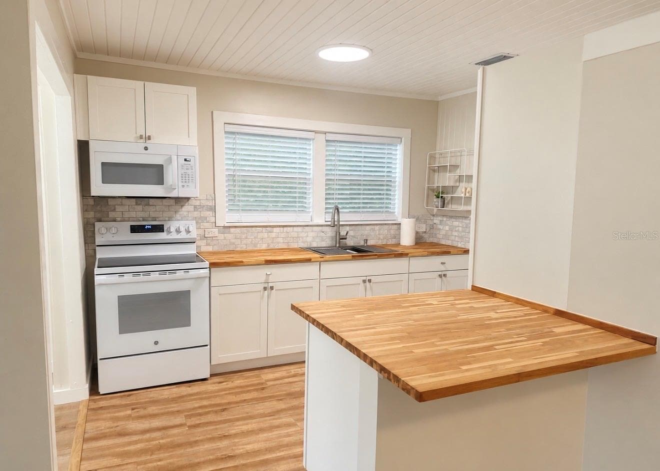 Single Family Residence at 1204 N MORNINGSIDE DR, PLANT CITY, photo 8 of 25