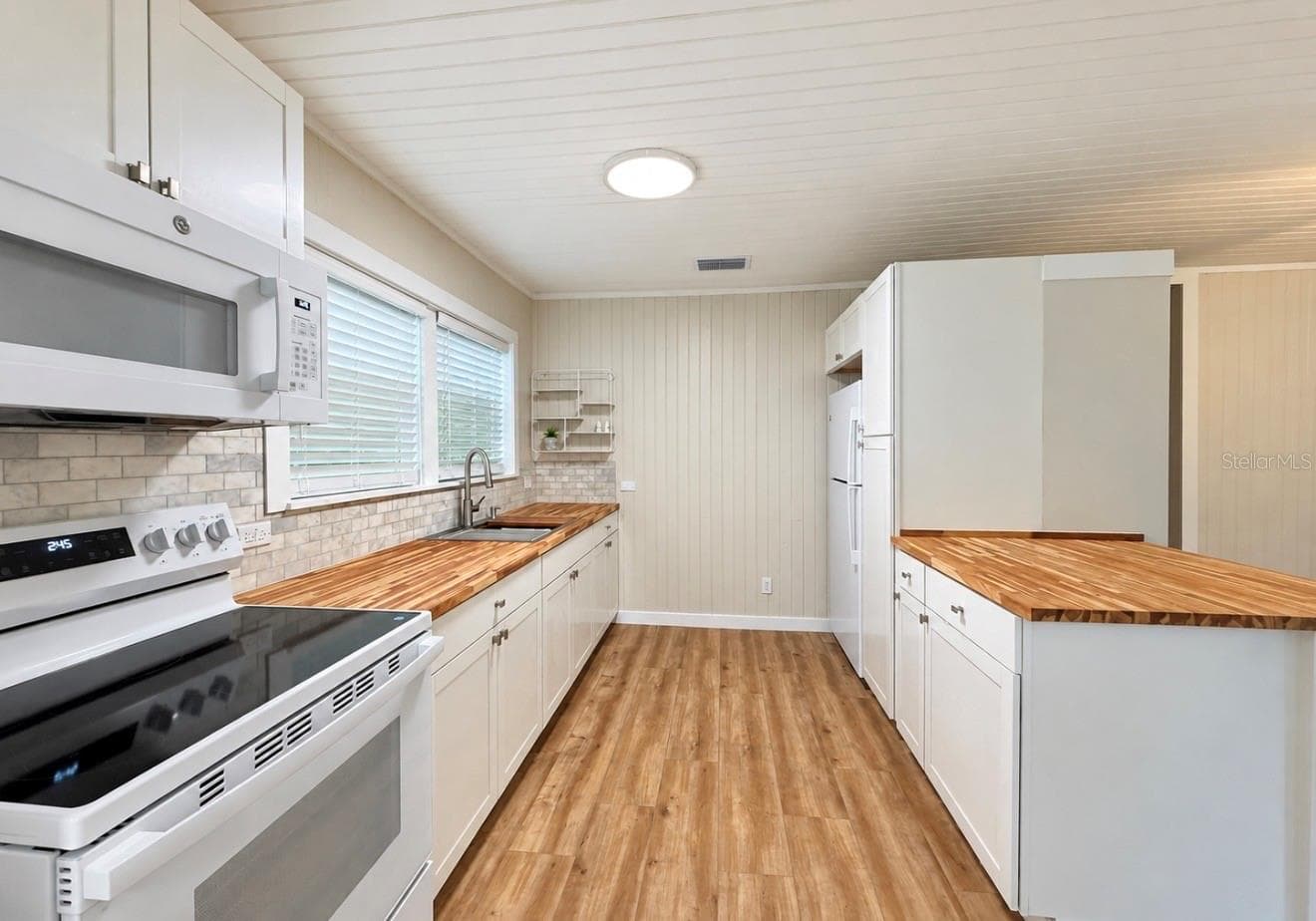 Single Family Residence at 1204 N MORNINGSIDE DR, PLANT CITY, photo 11 of 25