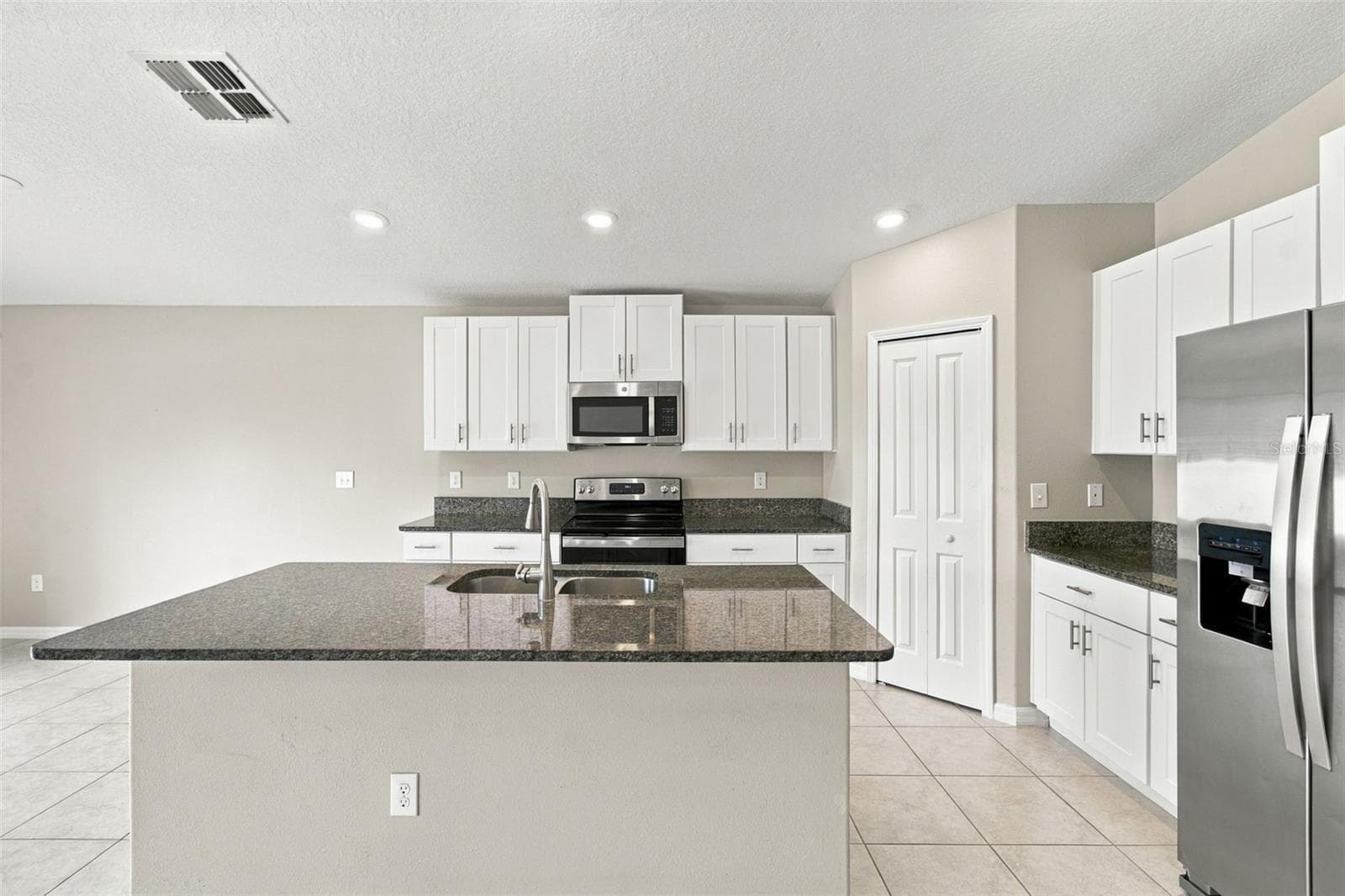 Single Family Residence at 12903 WILDFLOWER MEADOW DR, RIVERVIEW, photo 12 of 87