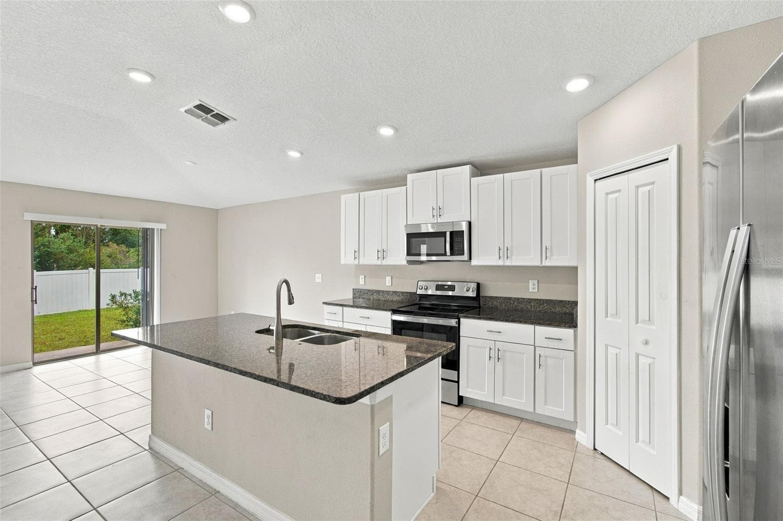 Single Family Residence at 12903 WILDFLOWER MEADOW DR, RIVERVIEW, photo 13 of 87