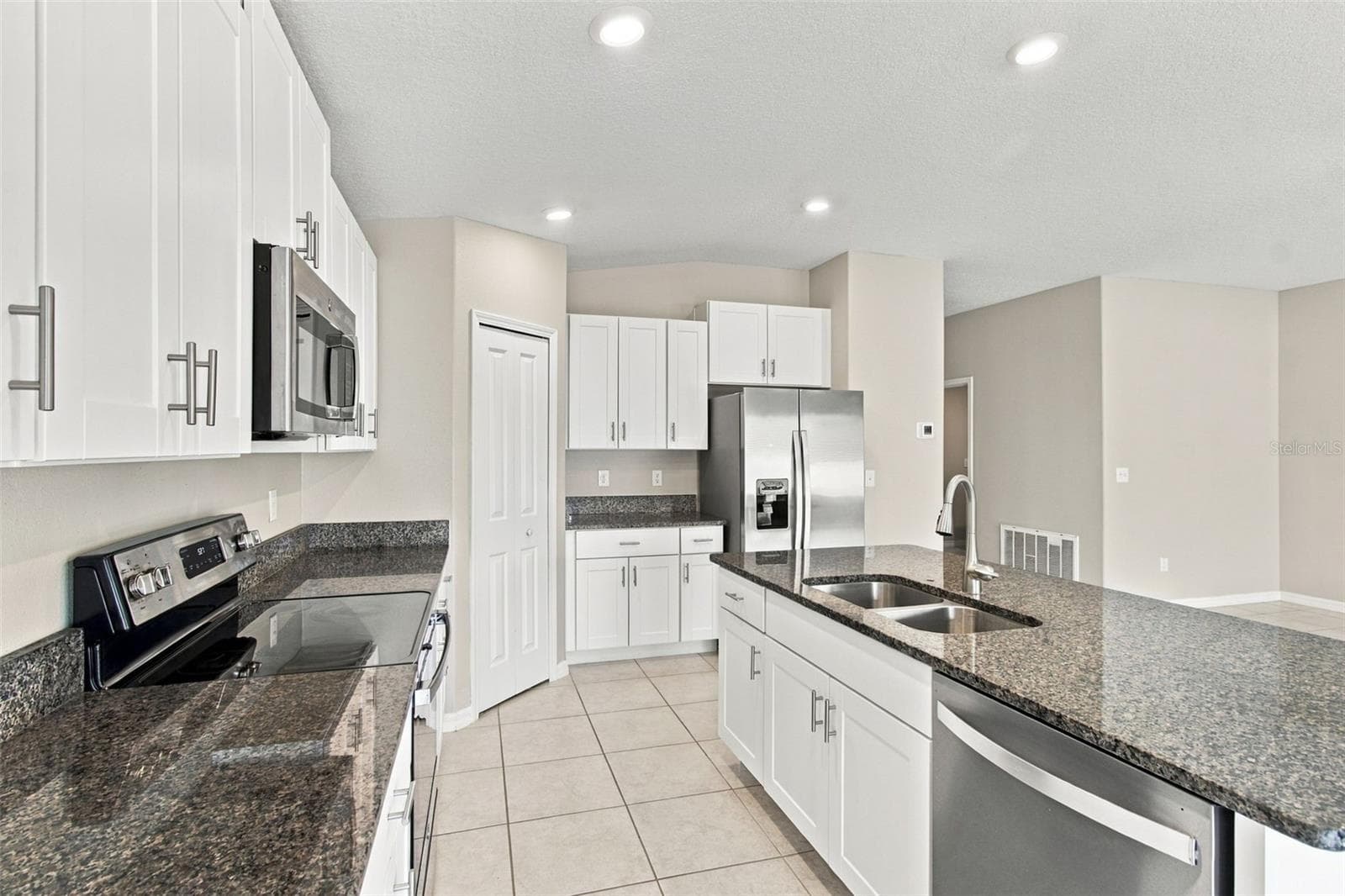 Single Family Residence at 12903 WILDFLOWER MEADOW DR, RIVERVIEW, photo 18 of 87
