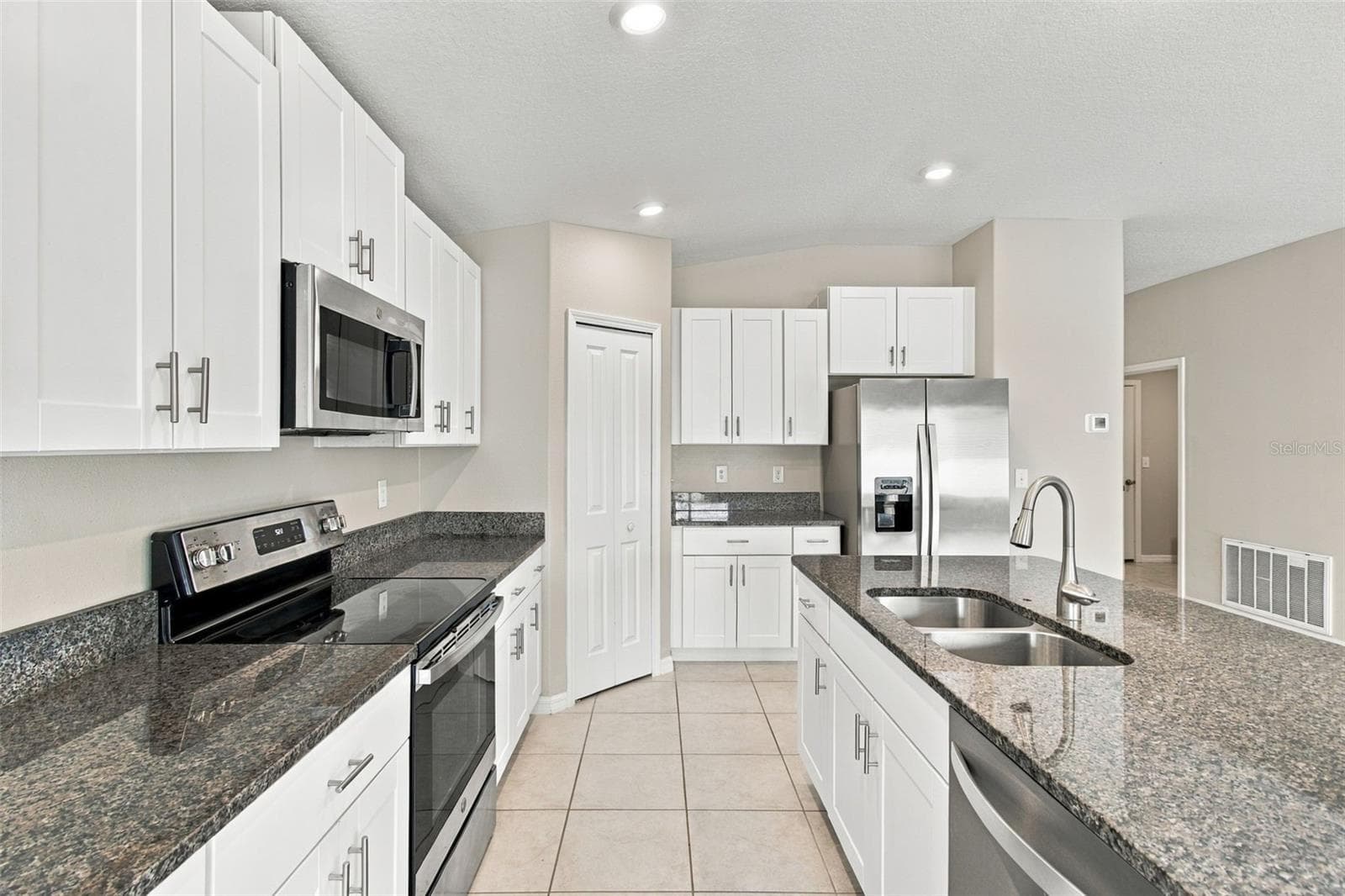 Single Family Residence at 12903 WILDFLOWER MEADOW DR, RIVERVIEW, photo 19 of 87