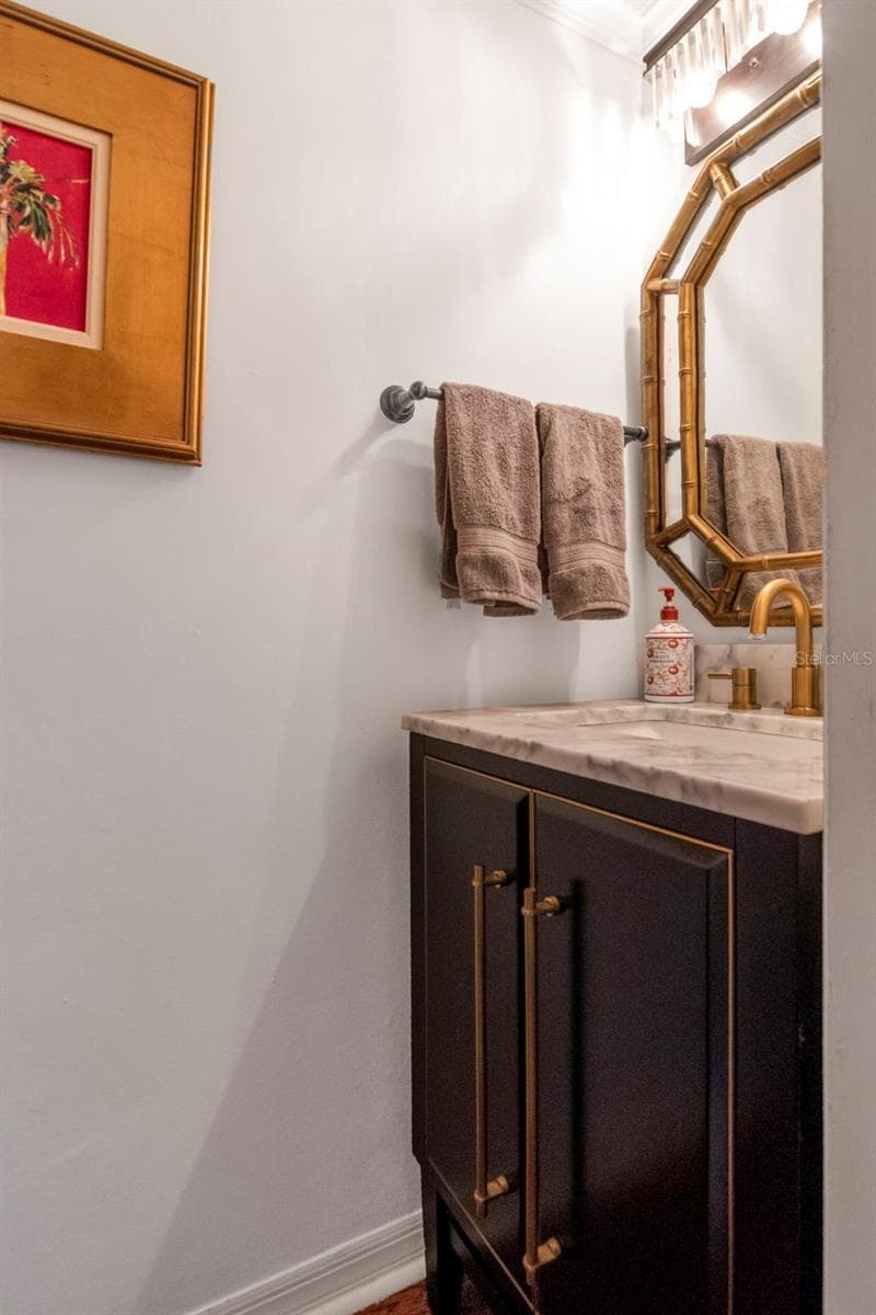powder bath - 1231 S ROXMERE RD, TAMPA