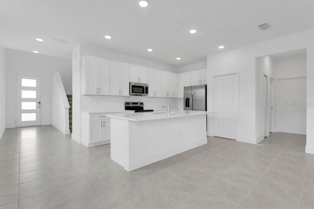 Single Family Residence at 118 ELENA LAVIN CIR, ORLANDO, photo 8 of 30