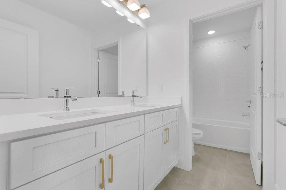 Single Family Residence at 118 ELENA LAVIN CIR, ORLANDO, photo 13 of 30
