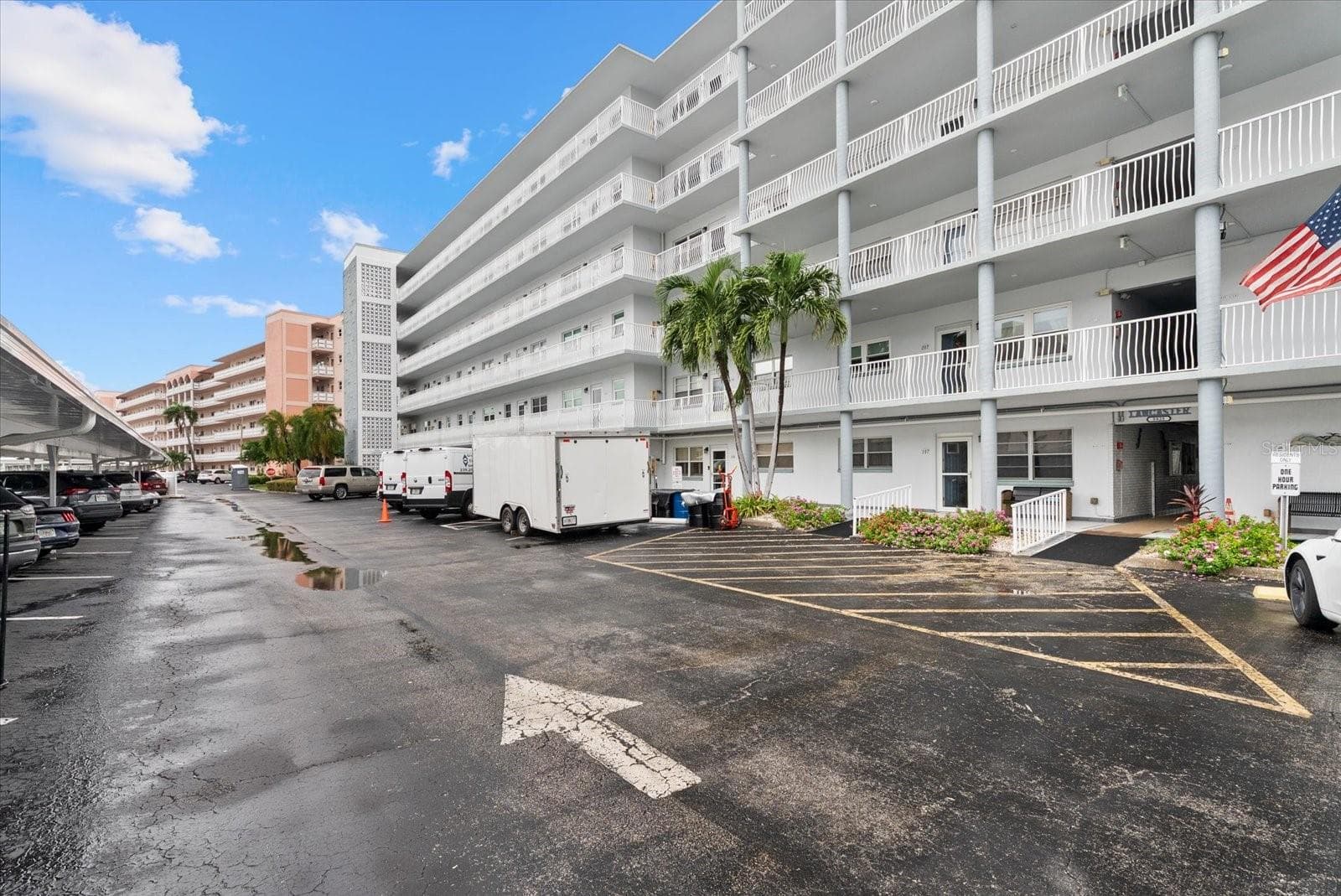 5925 SHORE BLVD S #105