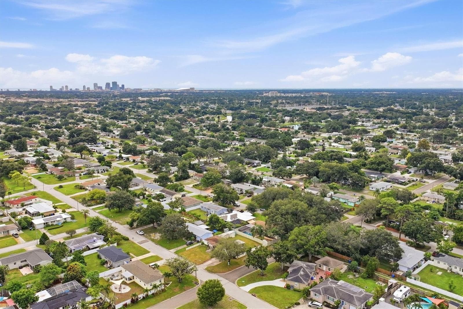 Just 10 minutes to downtown St Petersburg - 4567 25TH AVE N, ST PETERSBURG
