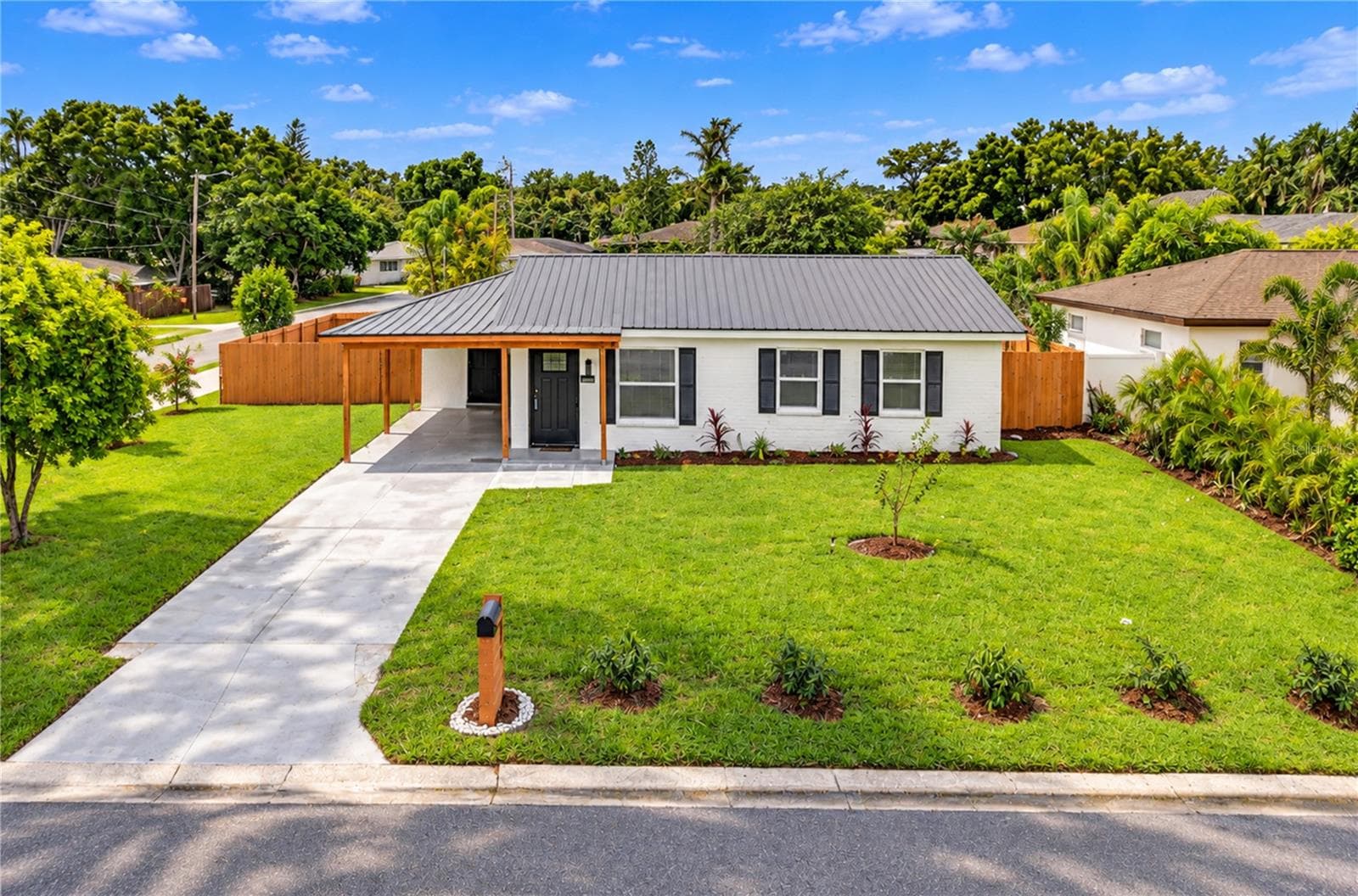 Single Family Residence at 4000 W WALLACE AVE, TAMPA, photo 2 of 54