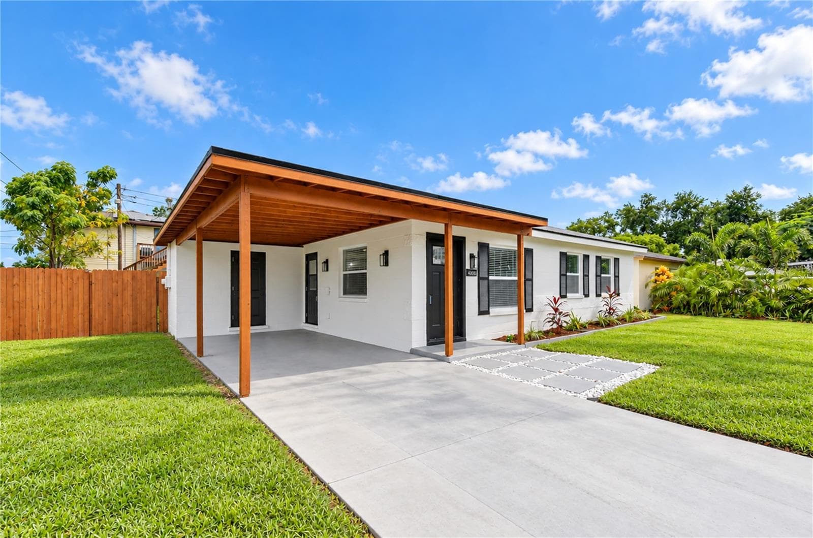 Single Family Residence at 4000 W WALLACE AVE, TAMPA, photo 7 of 54