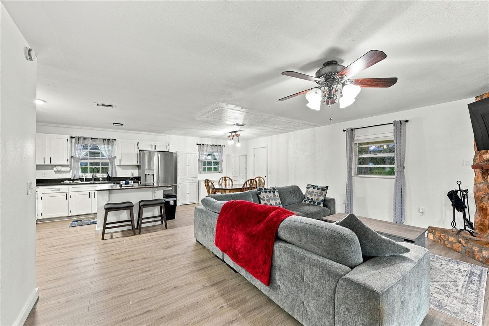 Single Family Residence at 9124 CAREY RD, LITHIA, photo 6 of 60